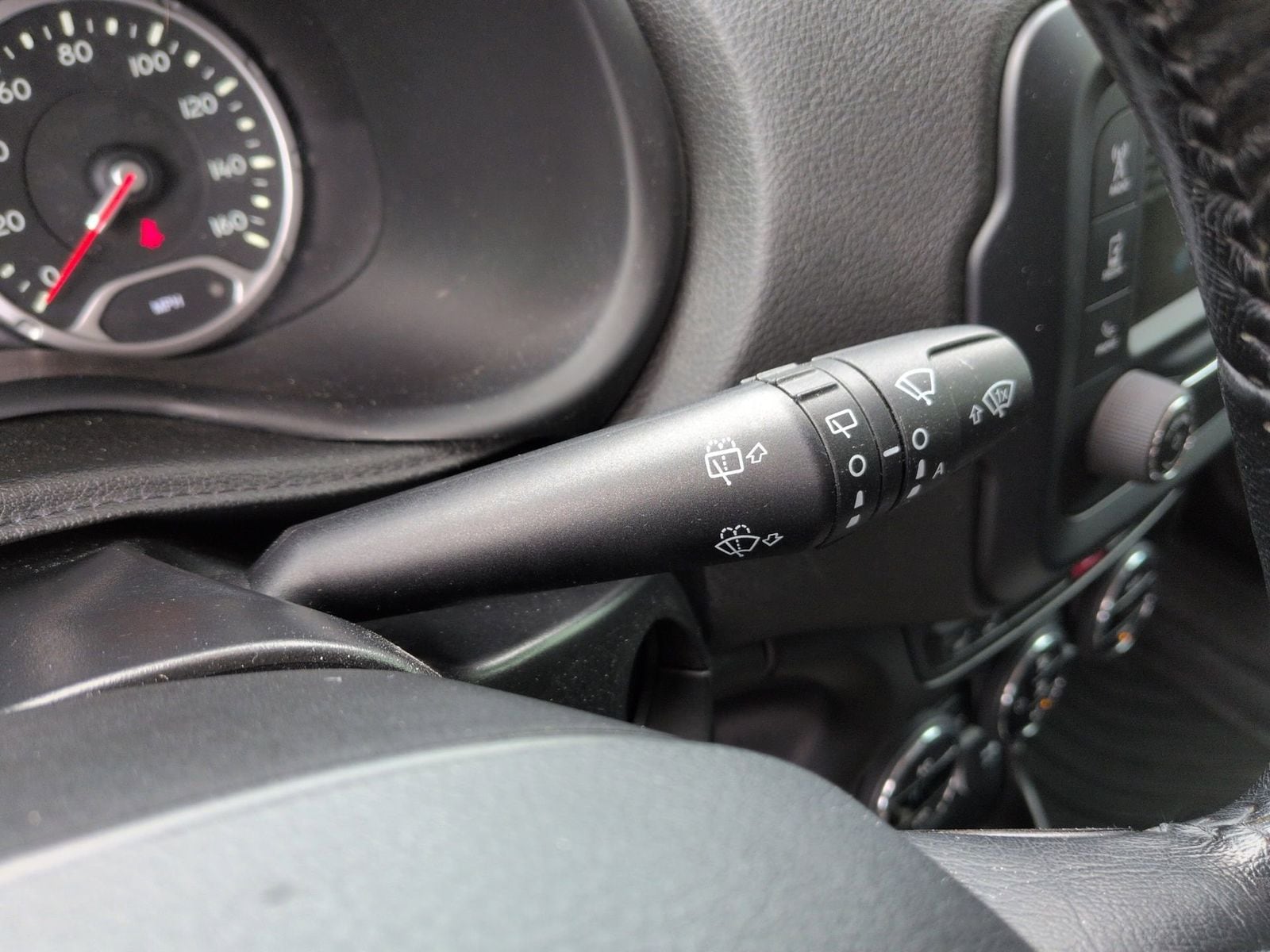 Thumbnail: 2017 Jeep Renegade - 31