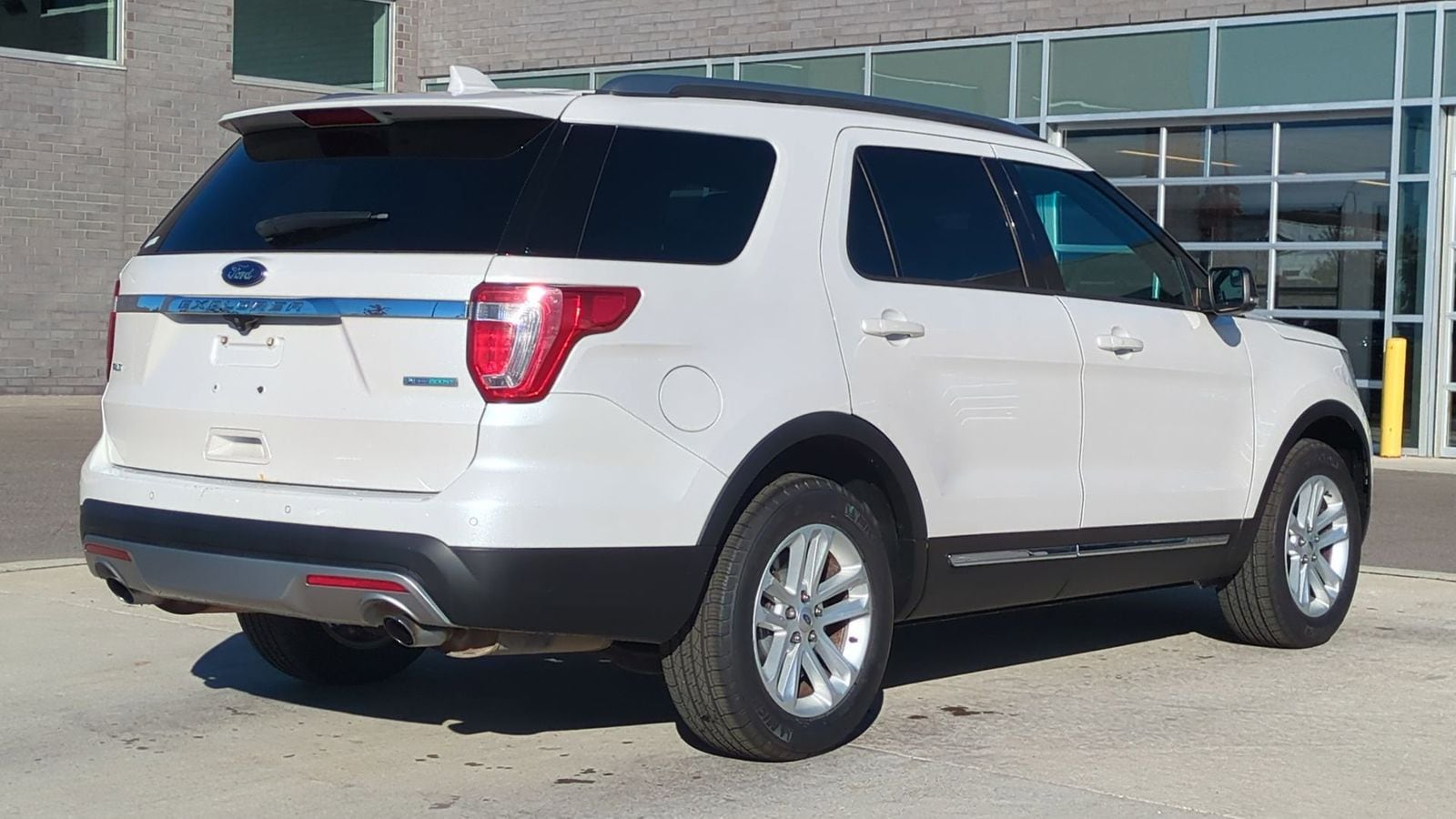 Thumbnail: 2016 Ford Explorer - 6