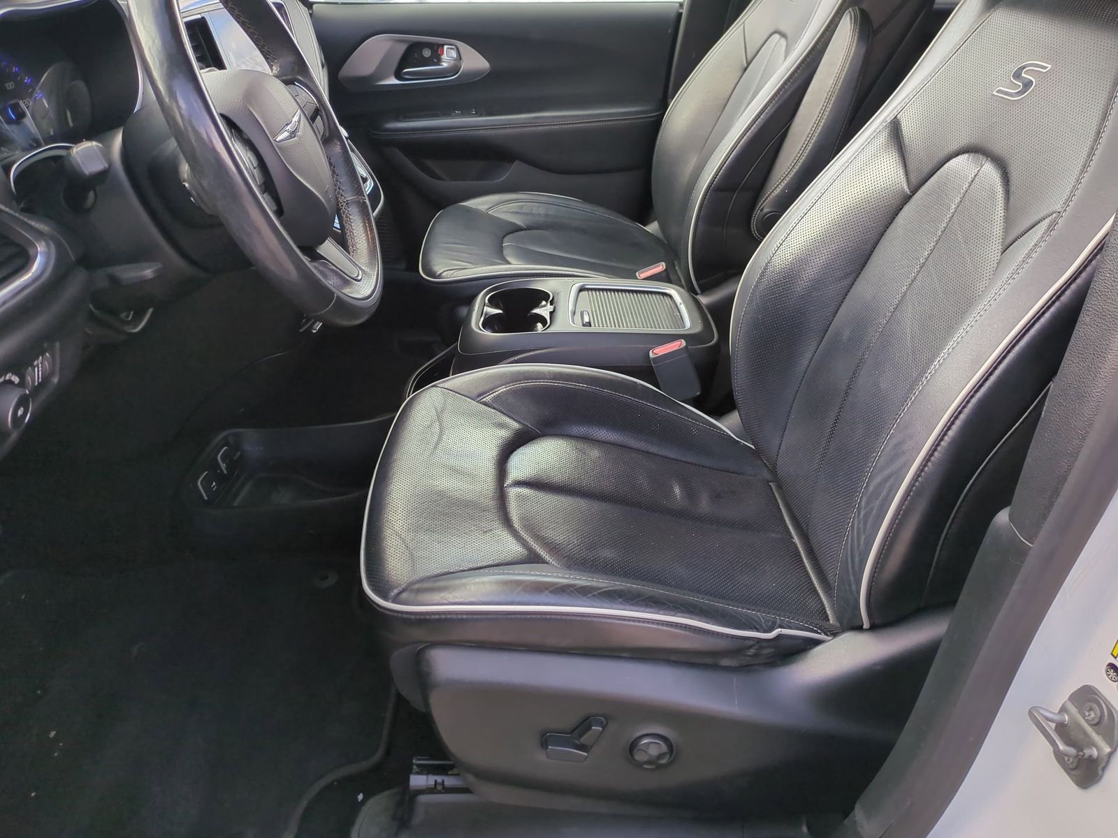 Thumbnail: 2019 Chrysler Pacifica - 20