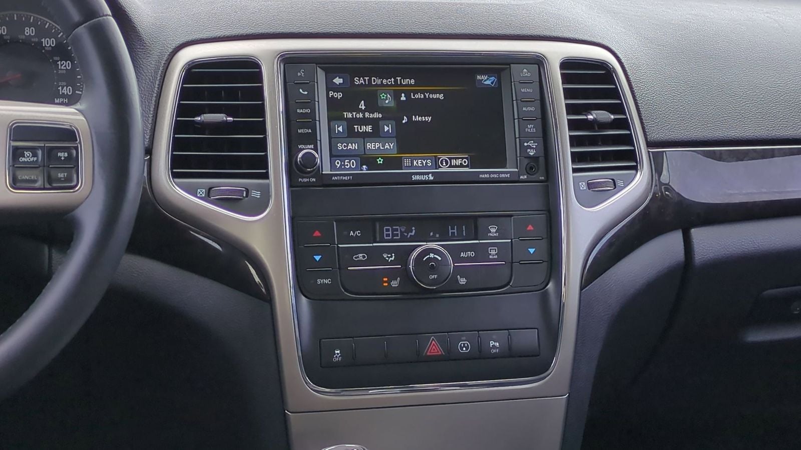 2013 Jeep Grand Cherokee Laredo 26