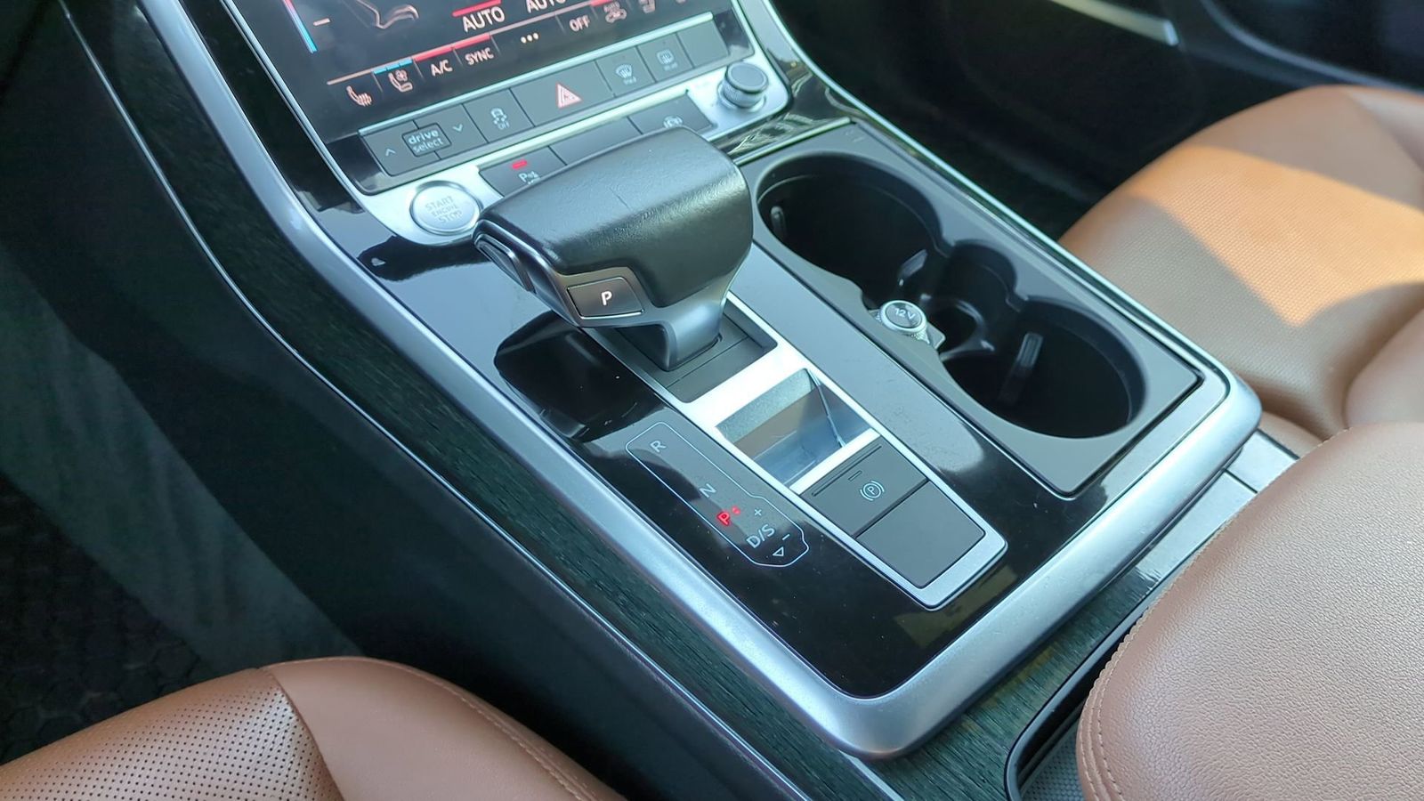 Thumbnail: 2019 Audi Q8 - 36