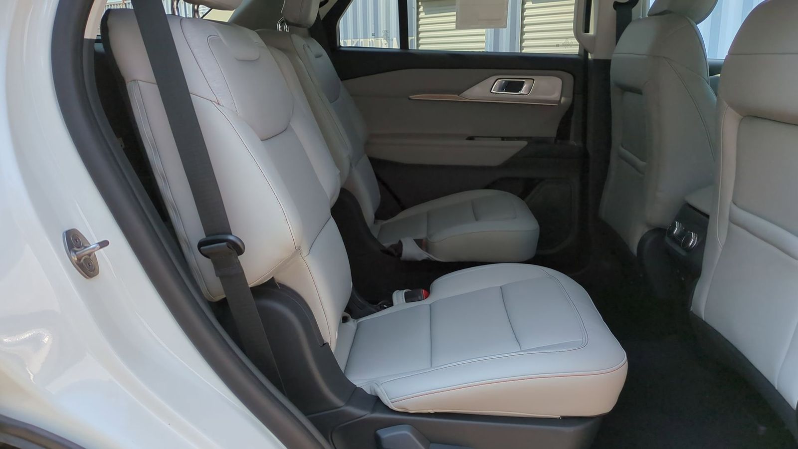 2025 Ford Explorer Active 19