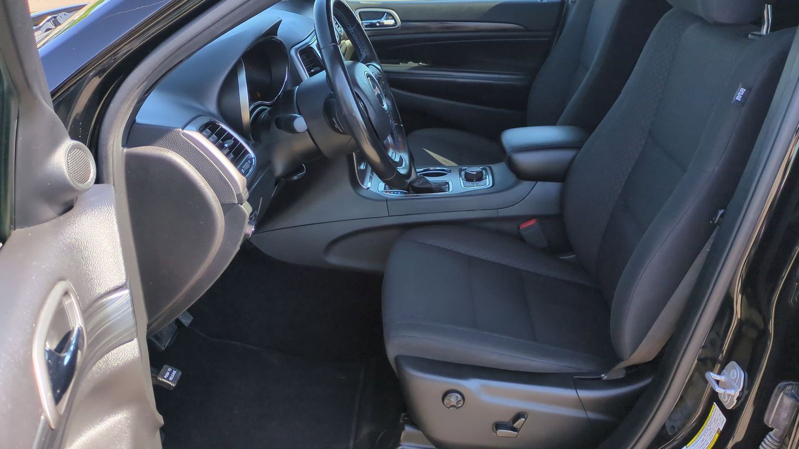 Thumbnail: 2020 Jeep Grand Cherokee - 14