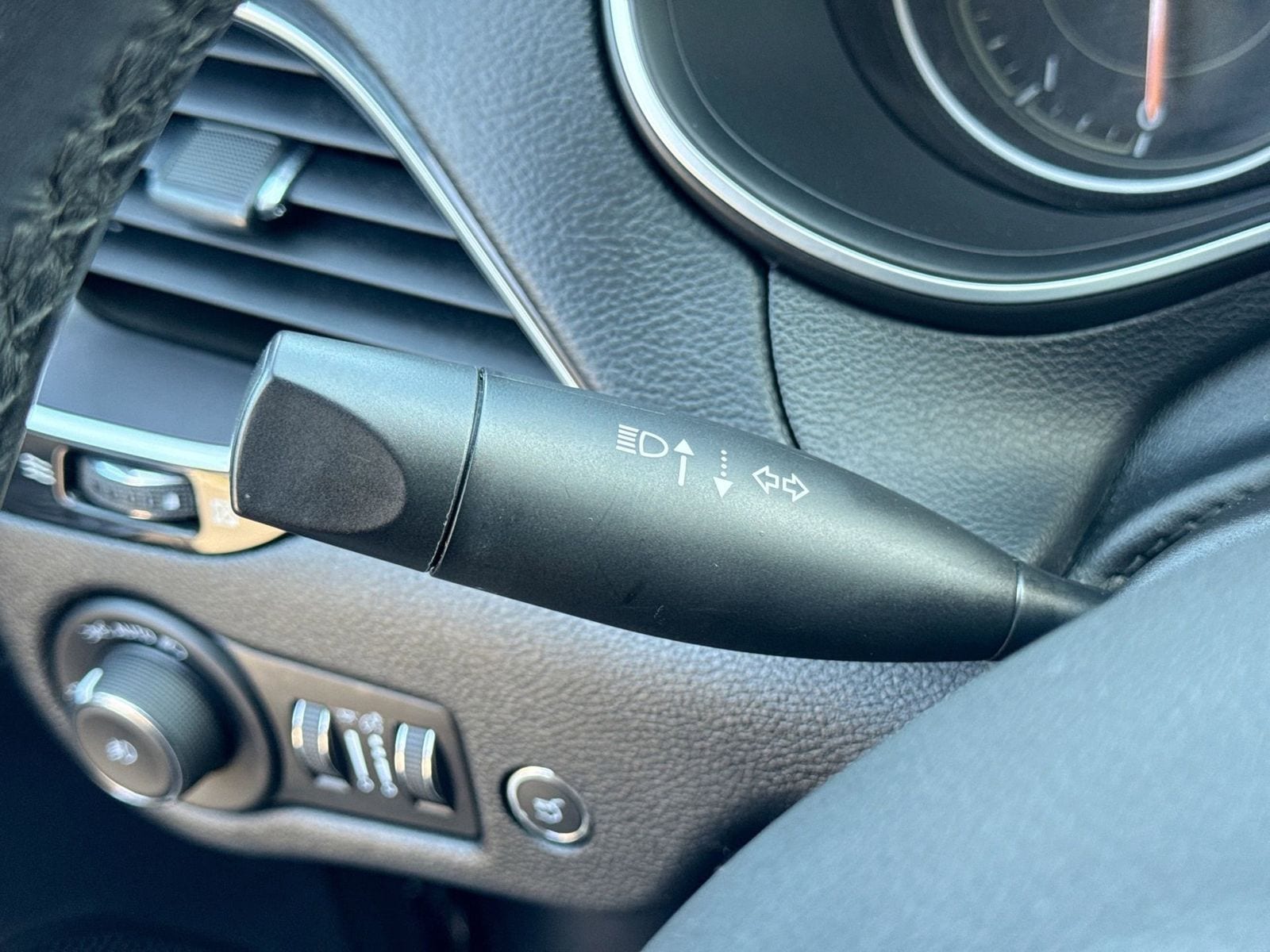 Thumbnail: 2021 Jeep Cherokee - 27