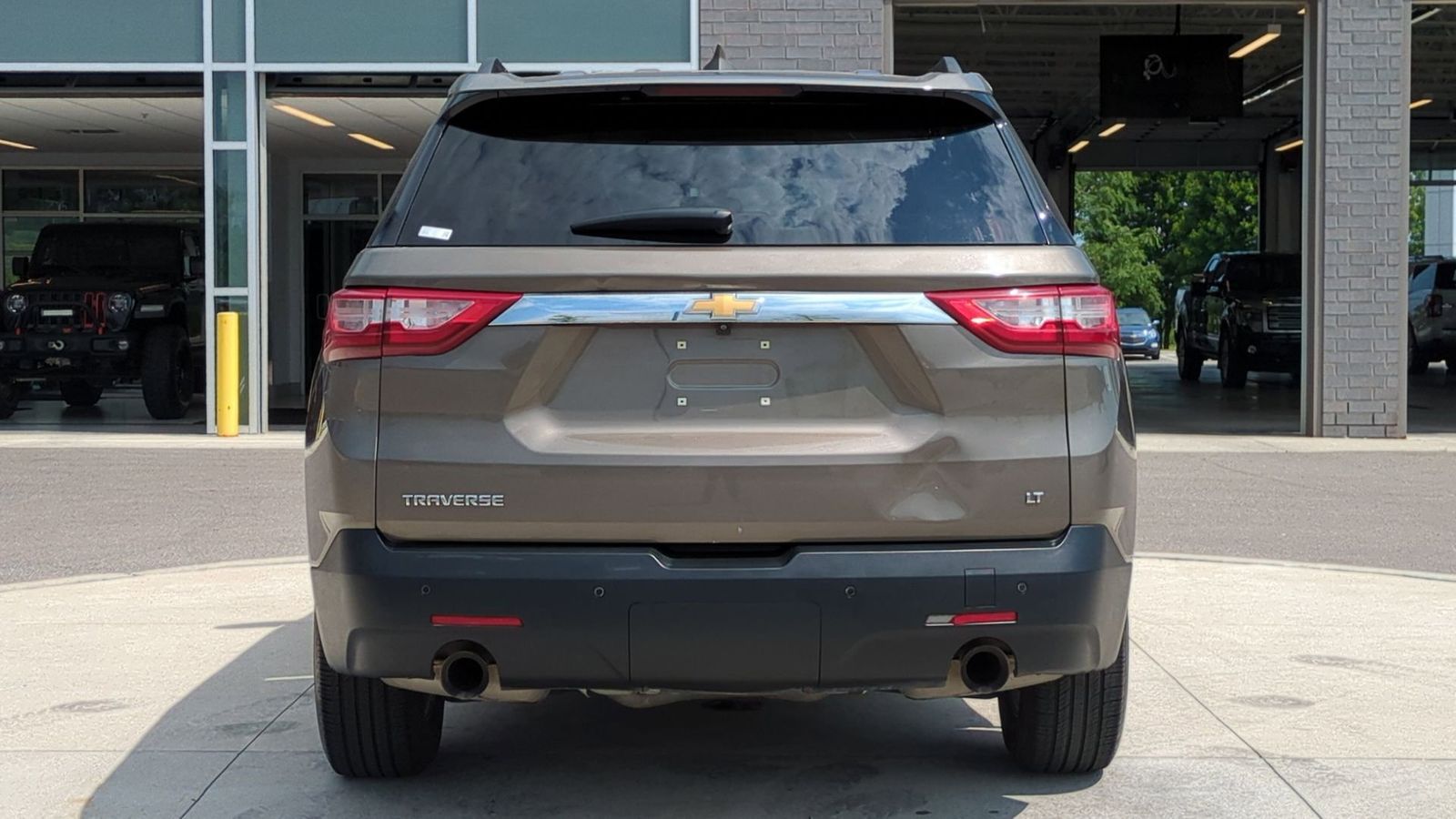 2020 Chevrolet Traverse photo 2