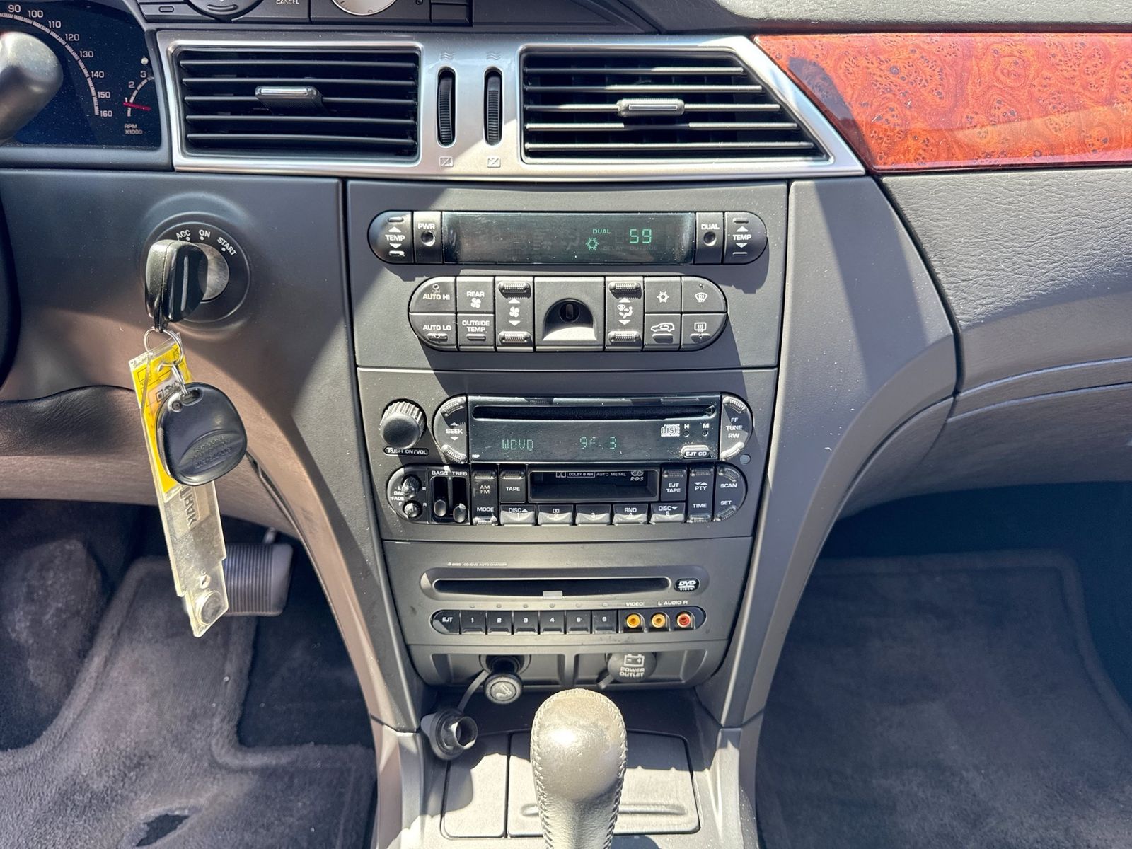 Thumbnail: 2005 Chrysler Pacifica - 21