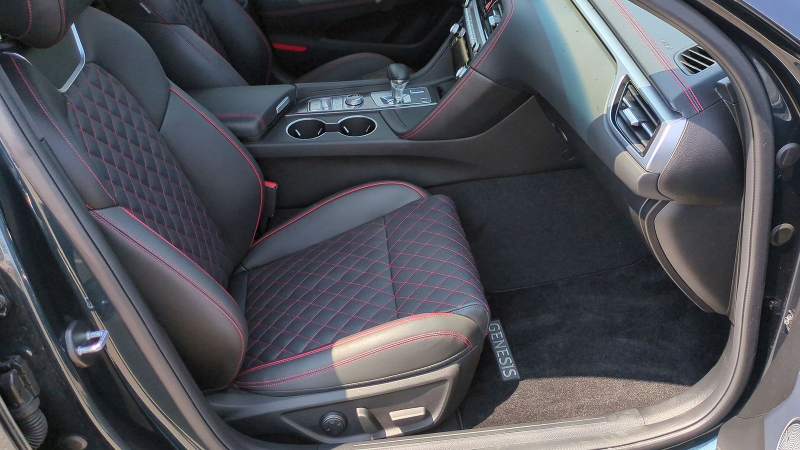 Thumbnail: 2025 Genesis G70 - 24