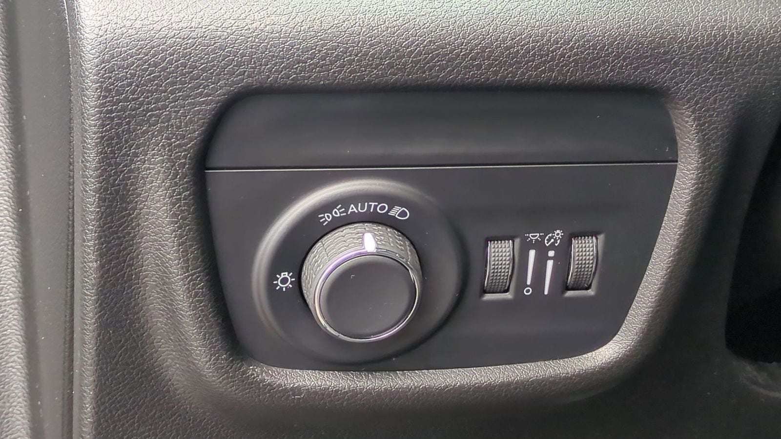 Thumbnail: 2023 Jeep Grand Cherokee - 19