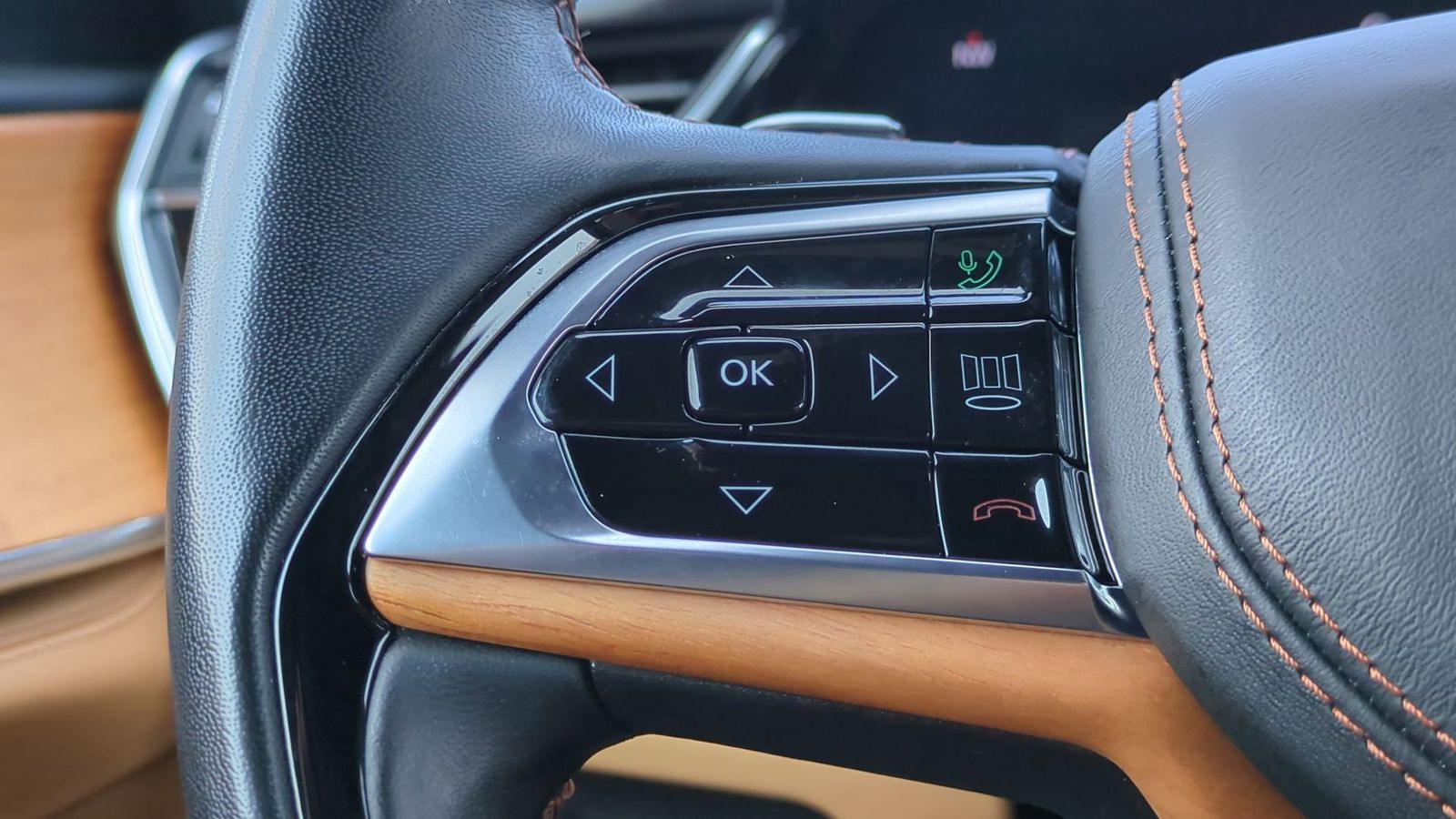 Thumbnail: 2022 Jeep Grand Cherokee - 28