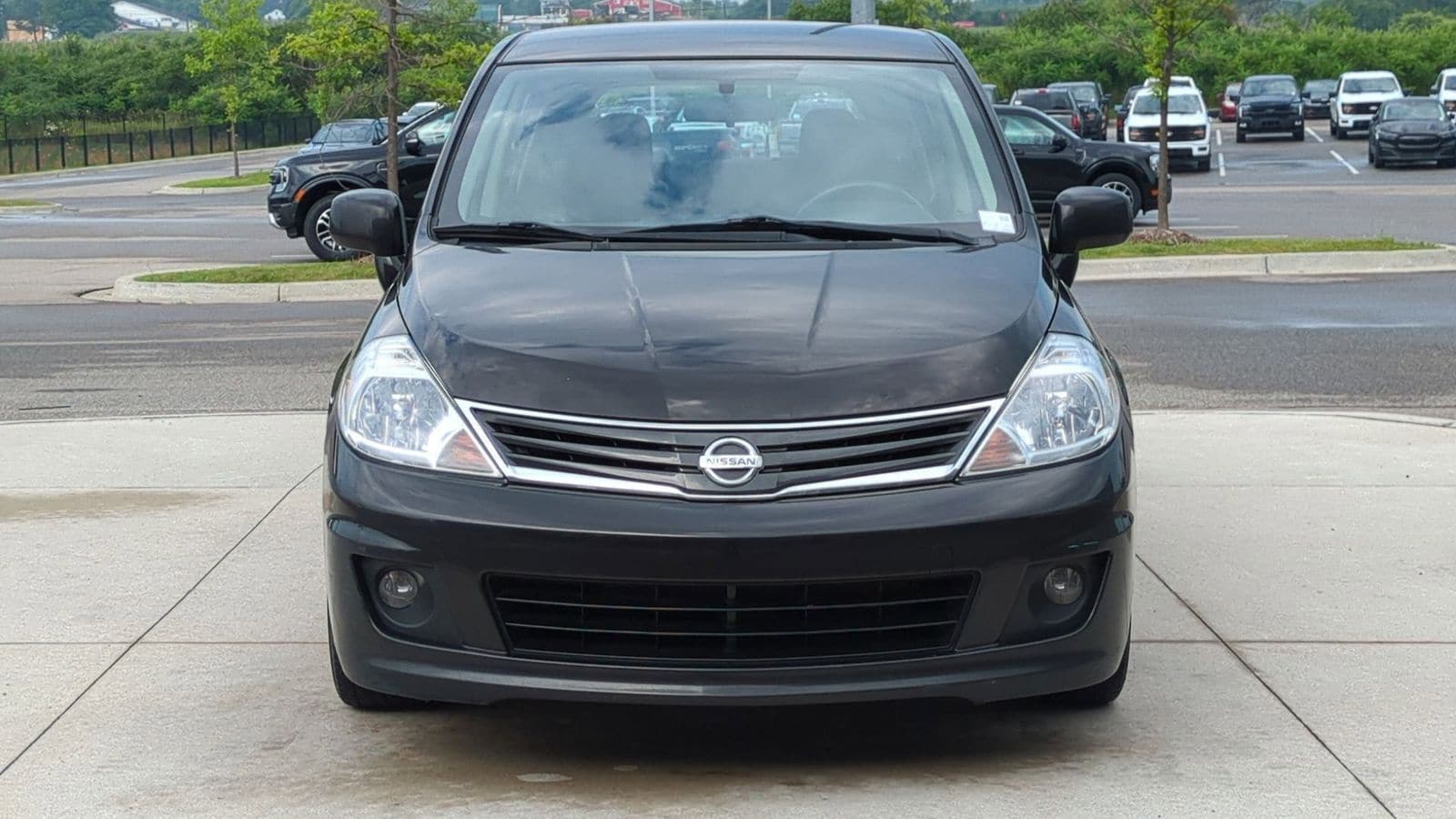 Thumbnail: 2011 Nissan Versa - 9