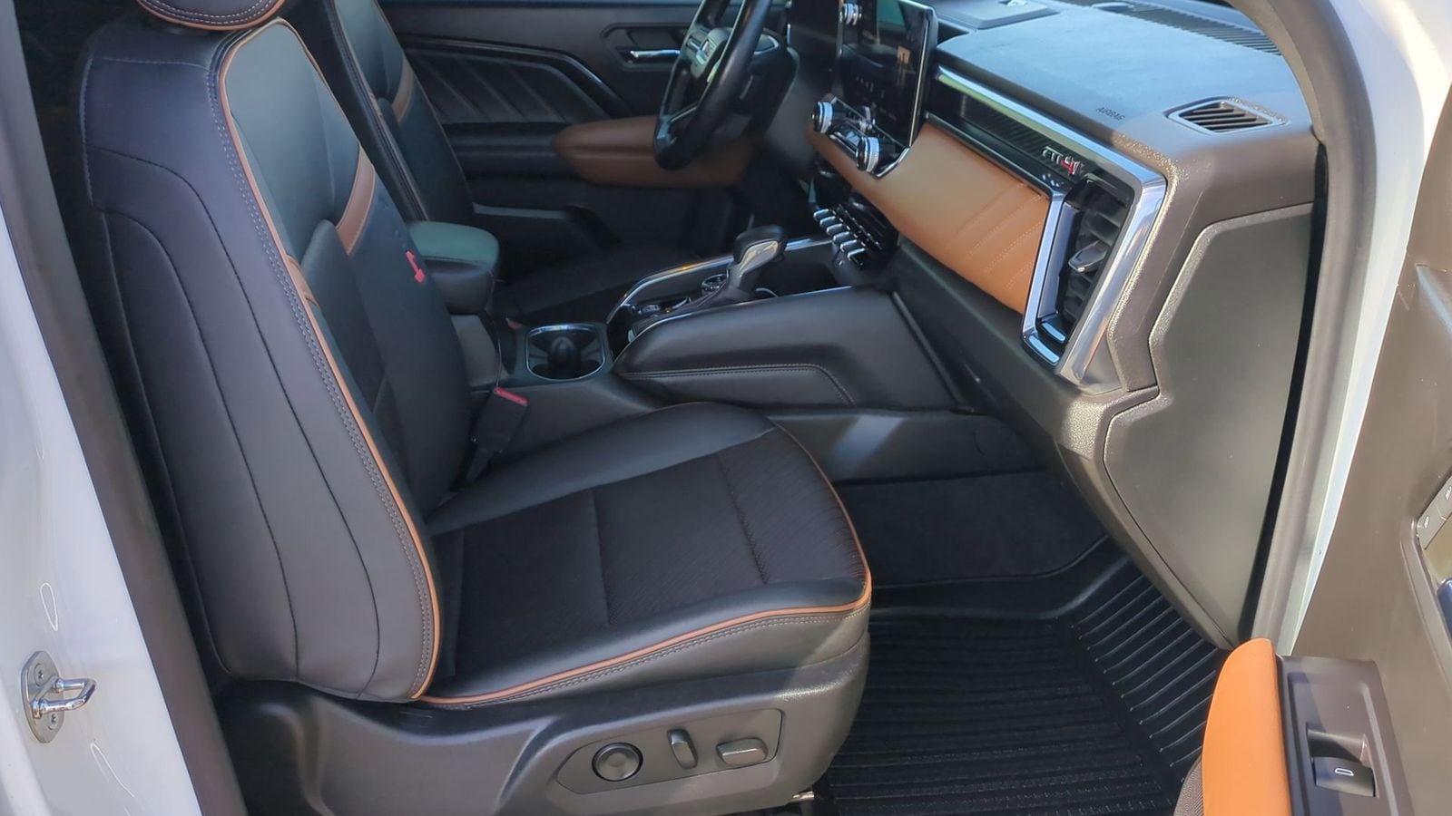 Thumbnail: 2023 GMC Canyon - 13