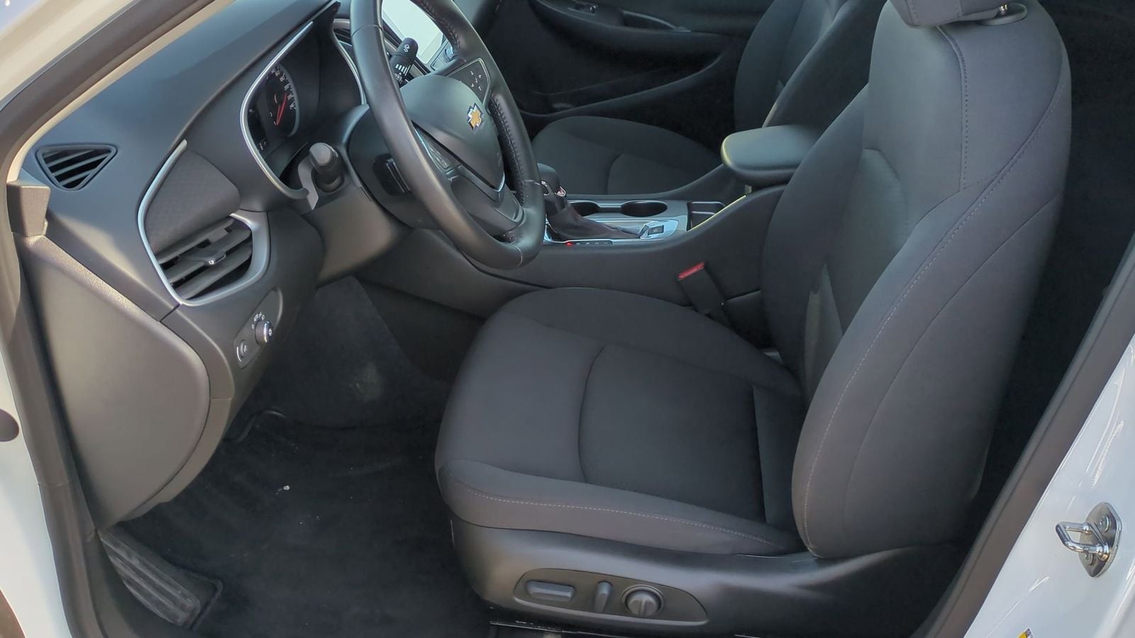 Thumbnail: 2022 Chevrolet Malibu - 16