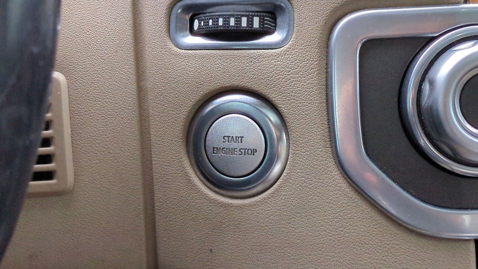 Thumbnail: 2011 Land Rover LR4 - 27