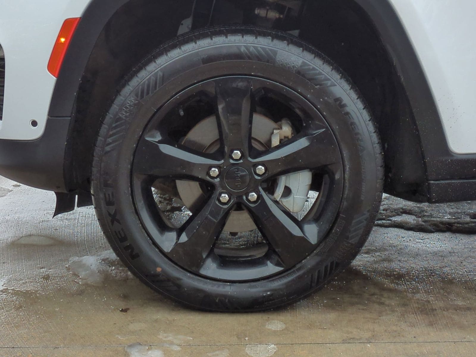 Thumbnail: 2023 Jeep Grand Cherokee - 17