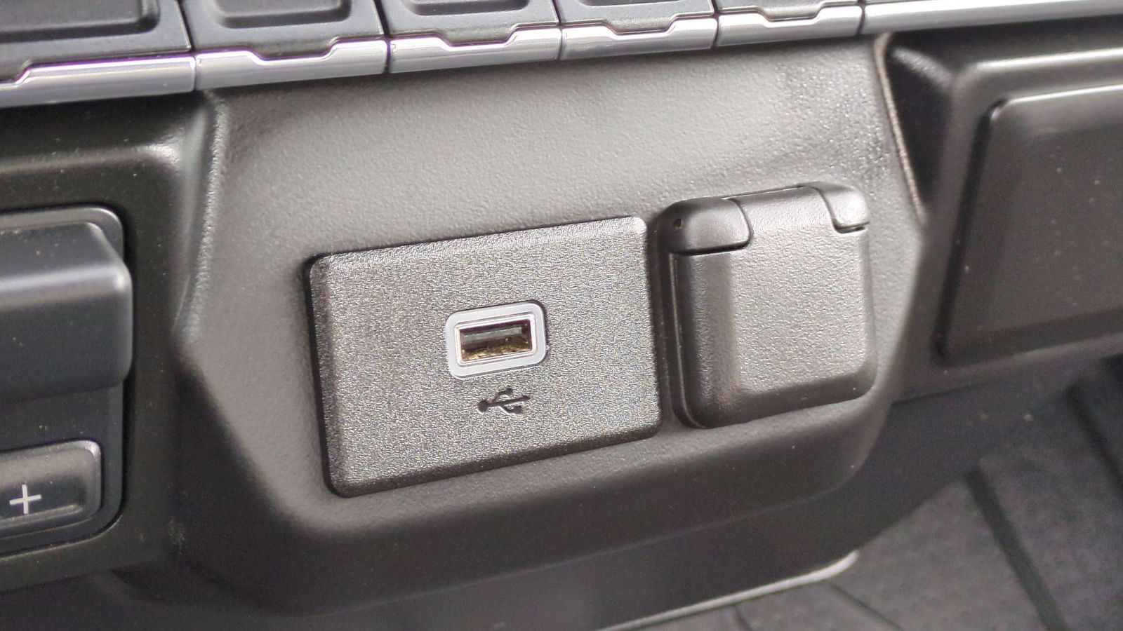 Thumbnail: 2020 Chevrolet Silverado 1500 - 35