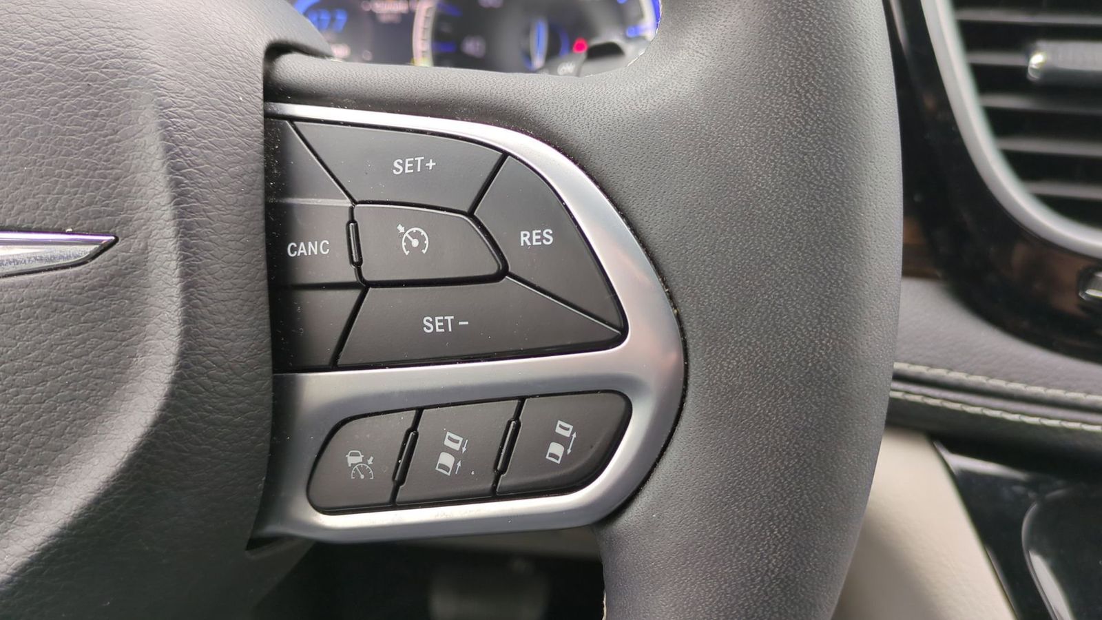 2022 Chrysler Pacifica Limited 27