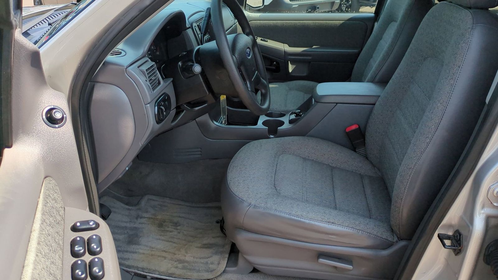 Thumbnail: 2004 Ford Explorer - 13