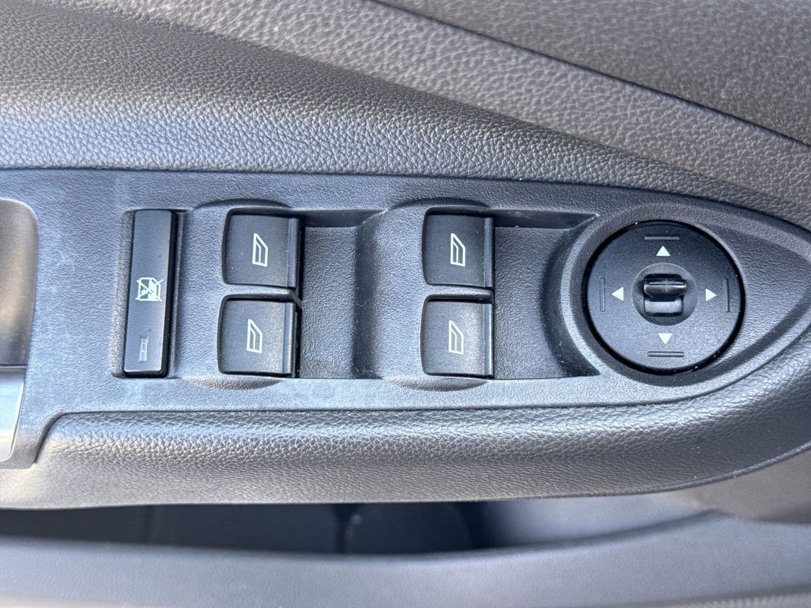 Thumbnail: 2015 Ford Escape - 19