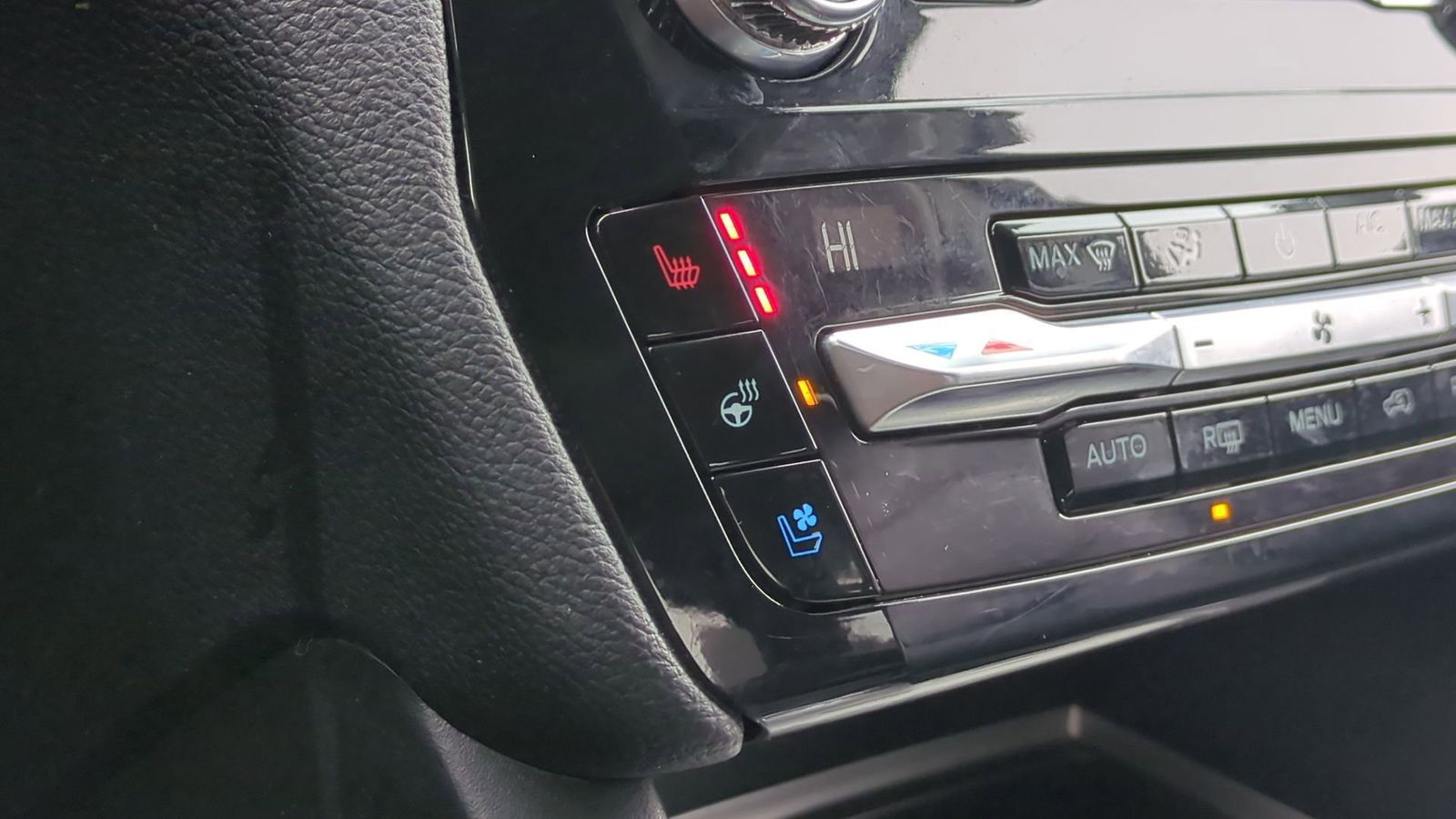 Thumbnail: 2021 Ford Explorer - 38