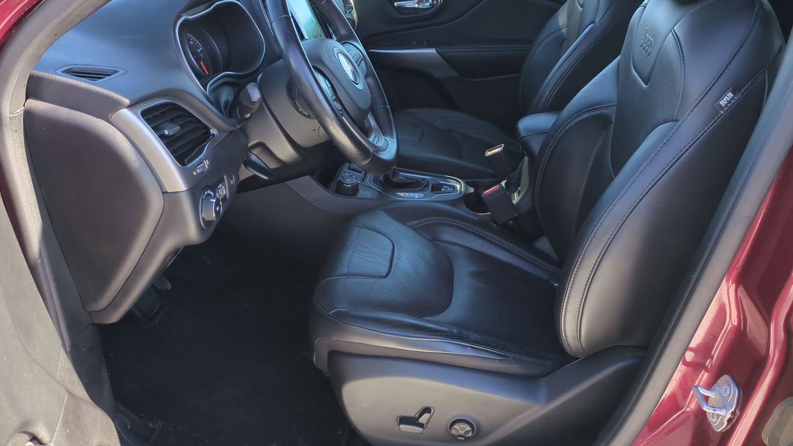 Thumbnail: 2020 Jeep Cherokee - 15