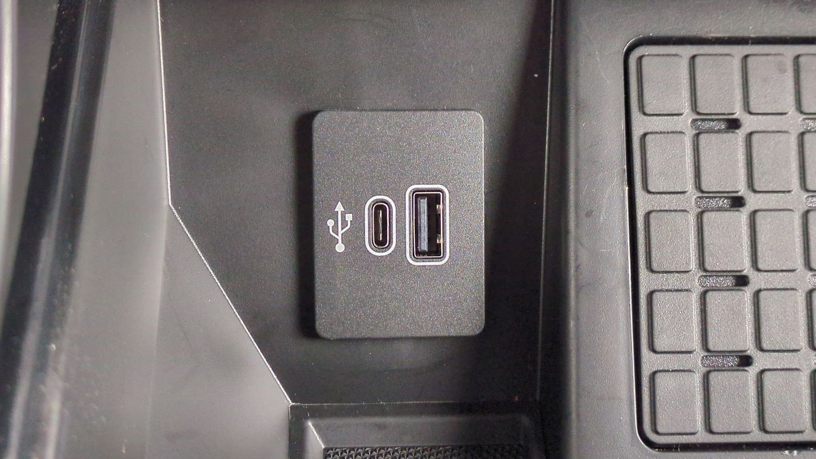 Thumbnail: 2025 Ford F-150 - 32