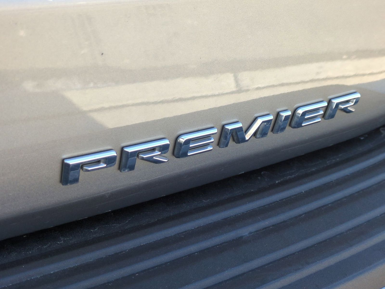 Thumbnail: 2023 Chevrolet Tahoe - 14