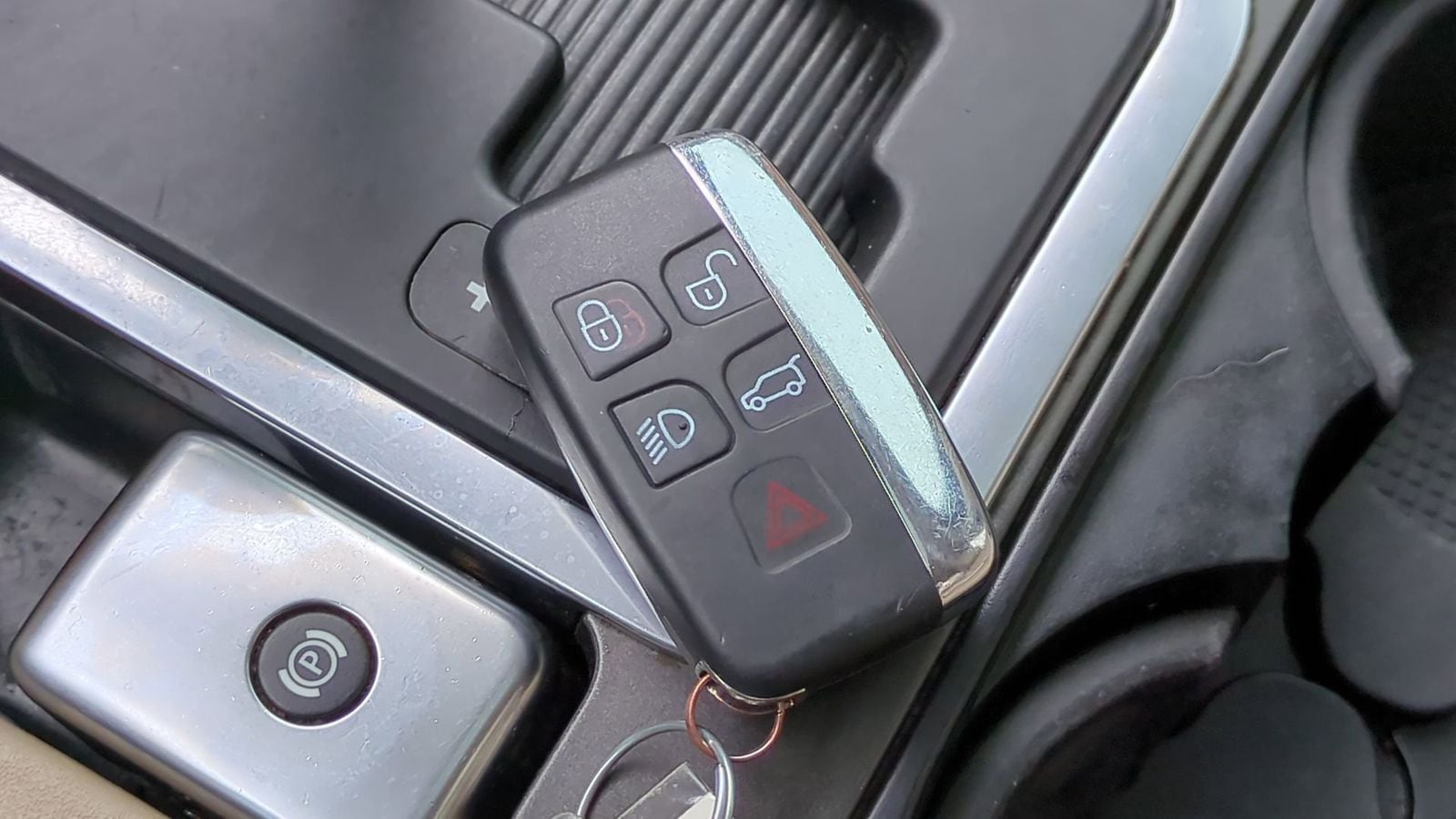 Thumbnail: 2011 Land Rover LR4 - 36