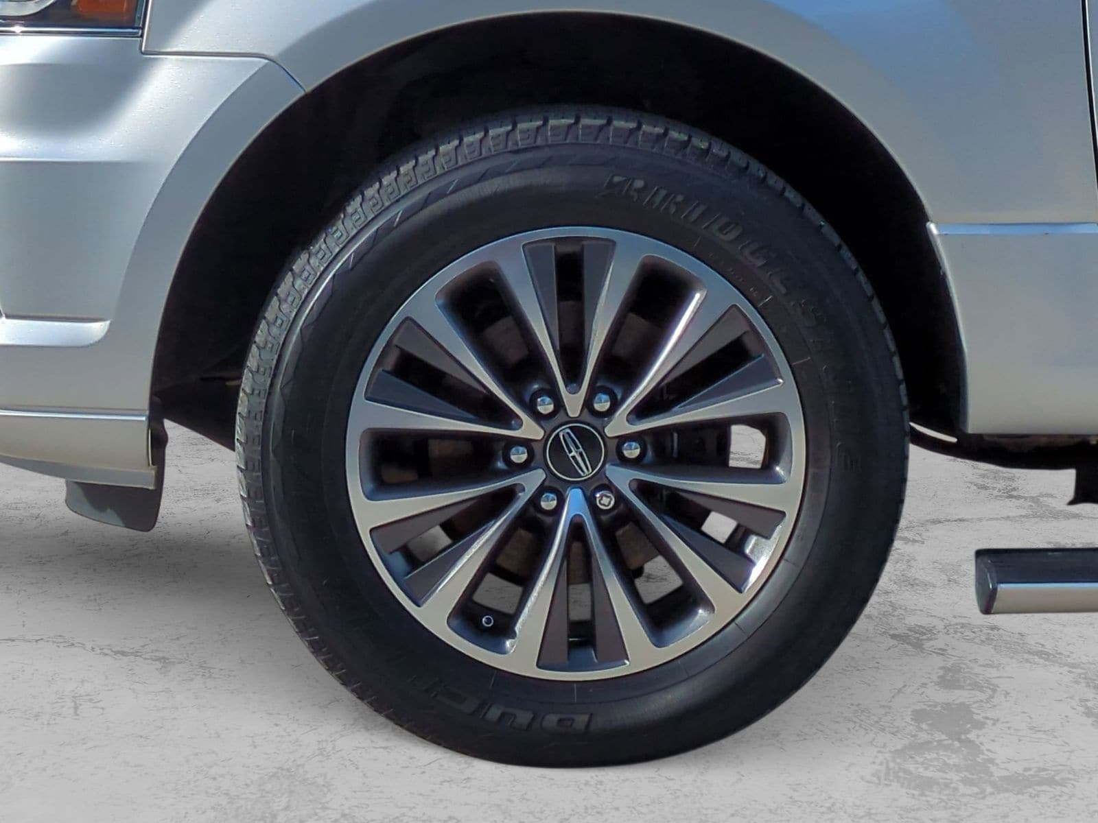 Thumbnail: 2016 Lincoln Navigator - 16