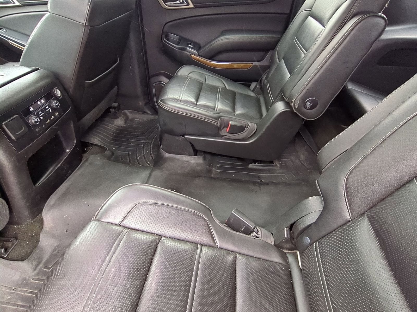 Thumbnail: 2017 GMC Yukon XL - 24