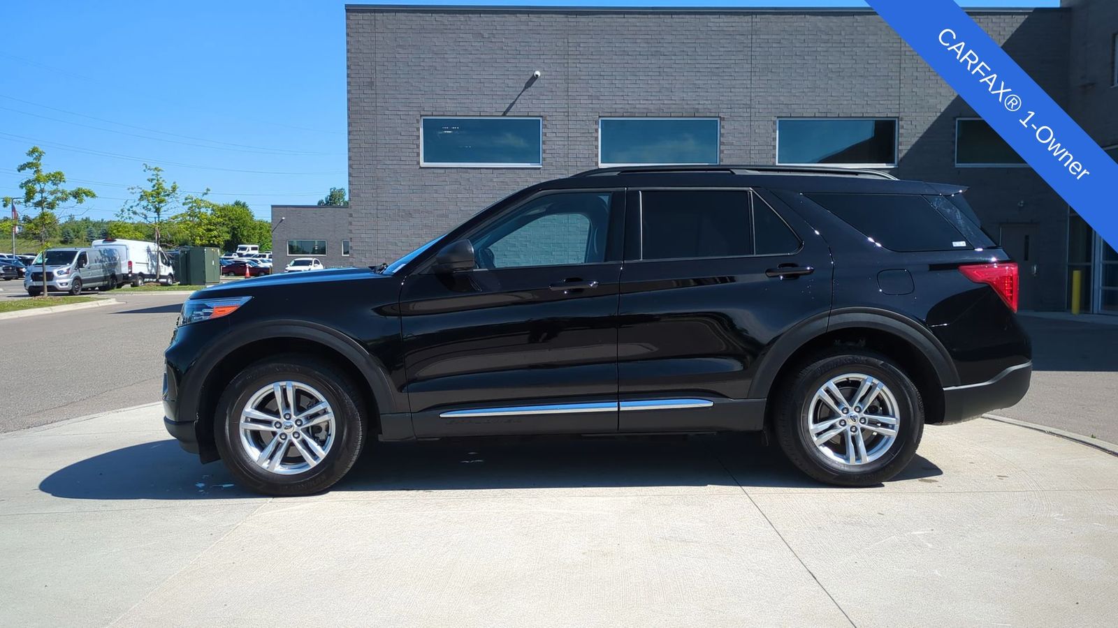 2023 Ford Explorer XLT photo 2