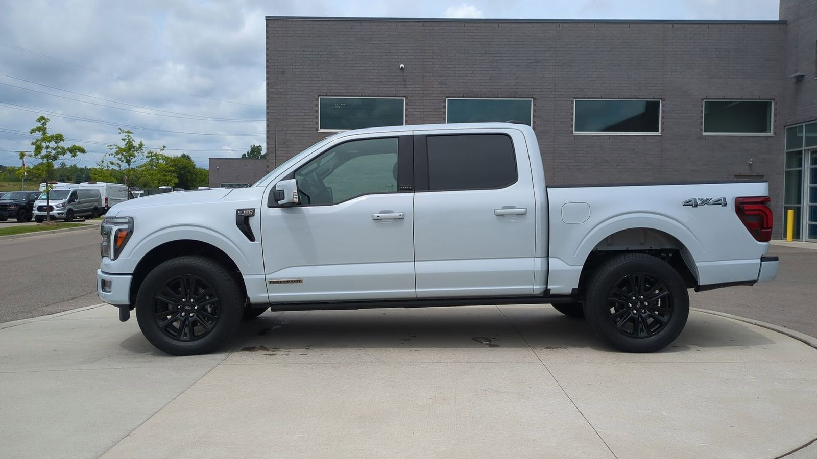 2025 Ford F-150 Platinum photo 2