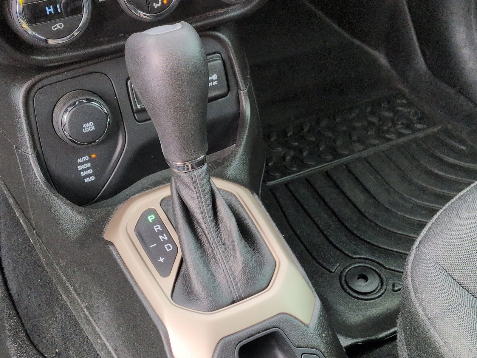 Thumbnail: 2017 Jeep Renegade - 37