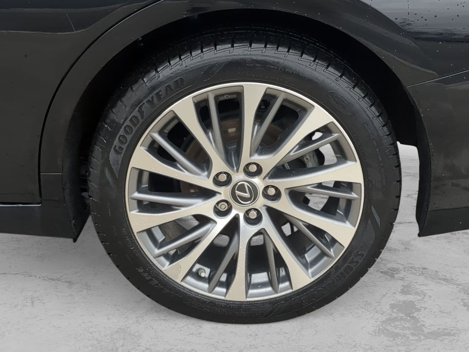 Thumbnail: 2021 Lexus ES - 15