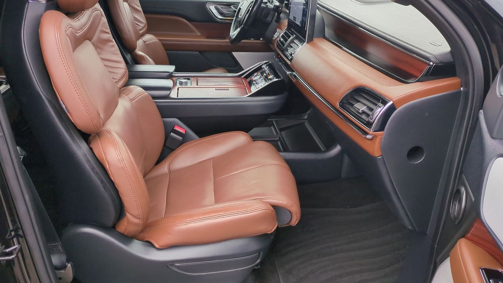 Thumbnail: 2023 Lincoln Navigator - 24