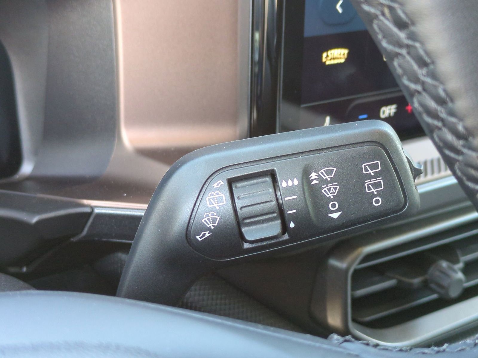 Thumbnail: 2025 Ford Bronco Sport - 24