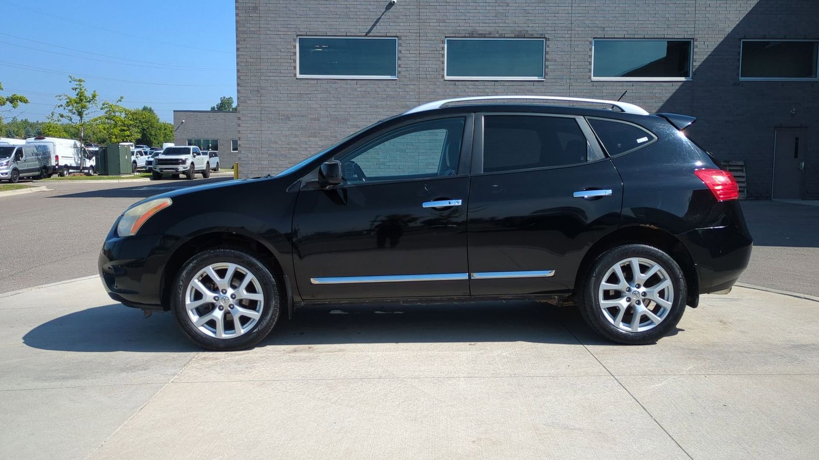 Used 2011 Nissan Rogue SV with VIN JN8AS5MV3BW664931 for sale in Washington, MI