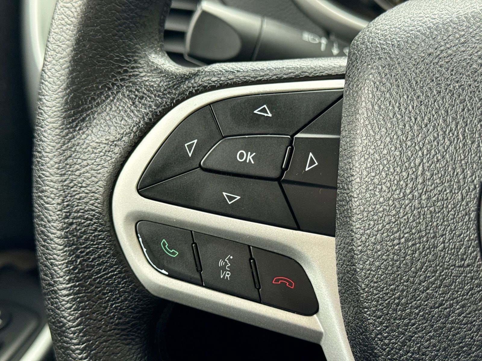 Thumbnail: 2017 Jeep Cherokee - 25