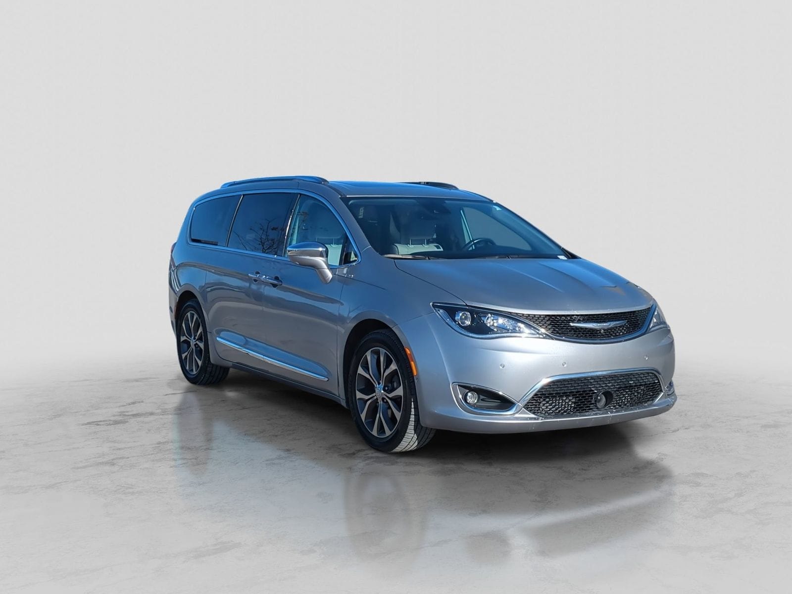 Thumbnail: 2017 Chrysler Pacifica - 10