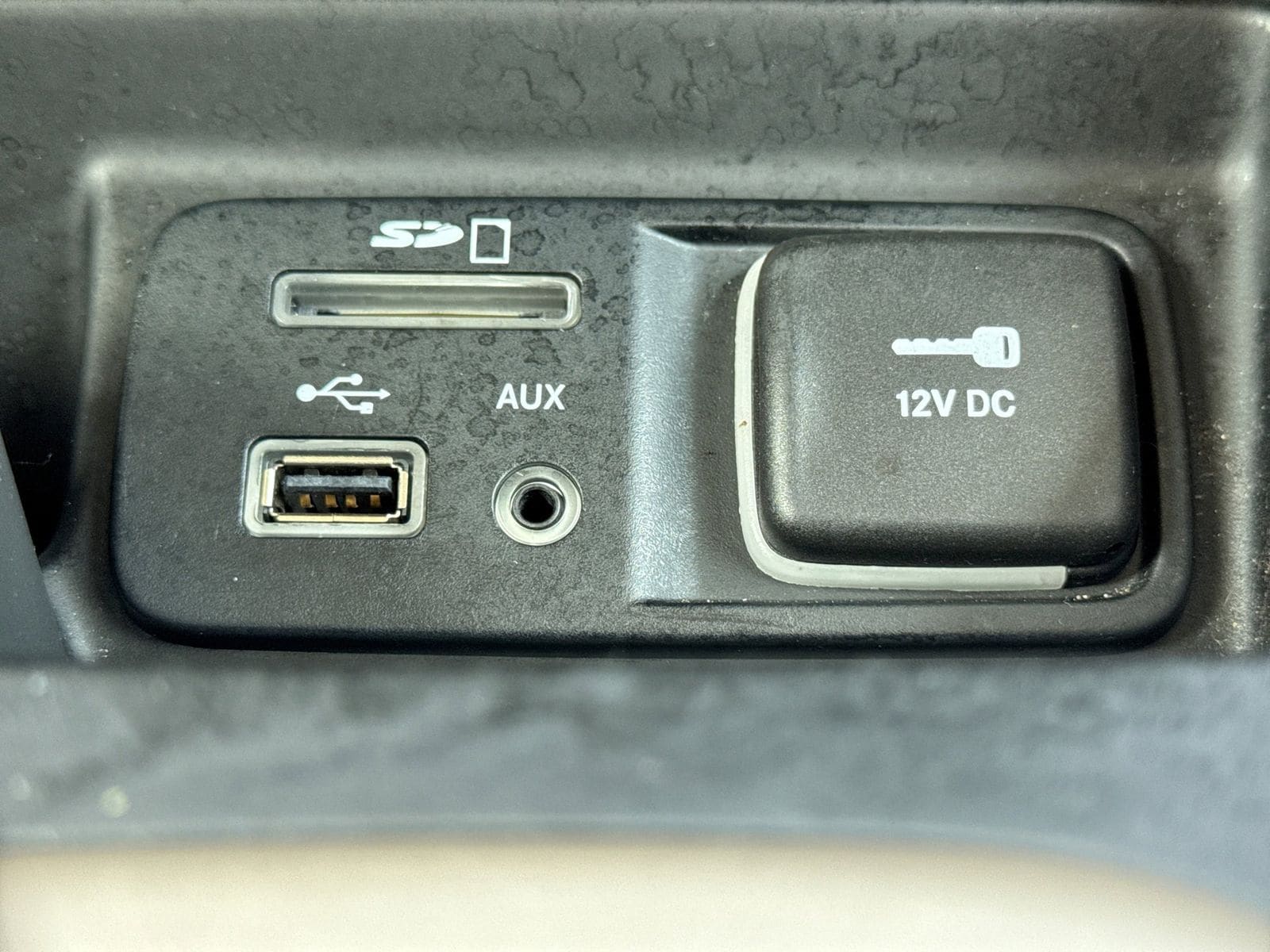 Thumbnail: 2014 Jeep Cherokee - 34