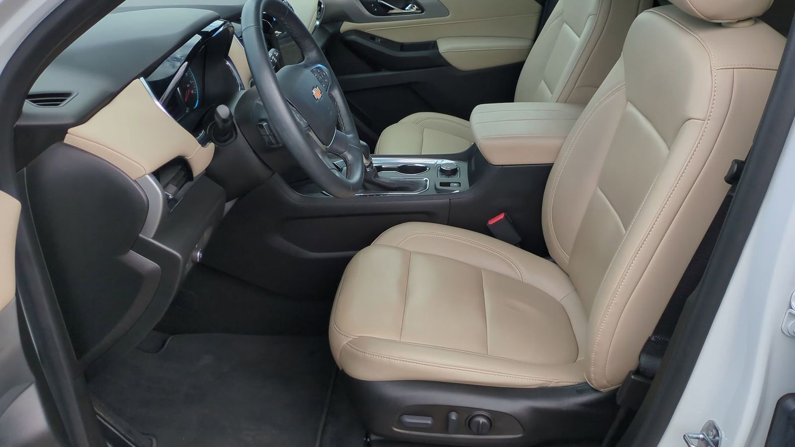 Thumbnail: 2023 Chevrolet Traverse - 30