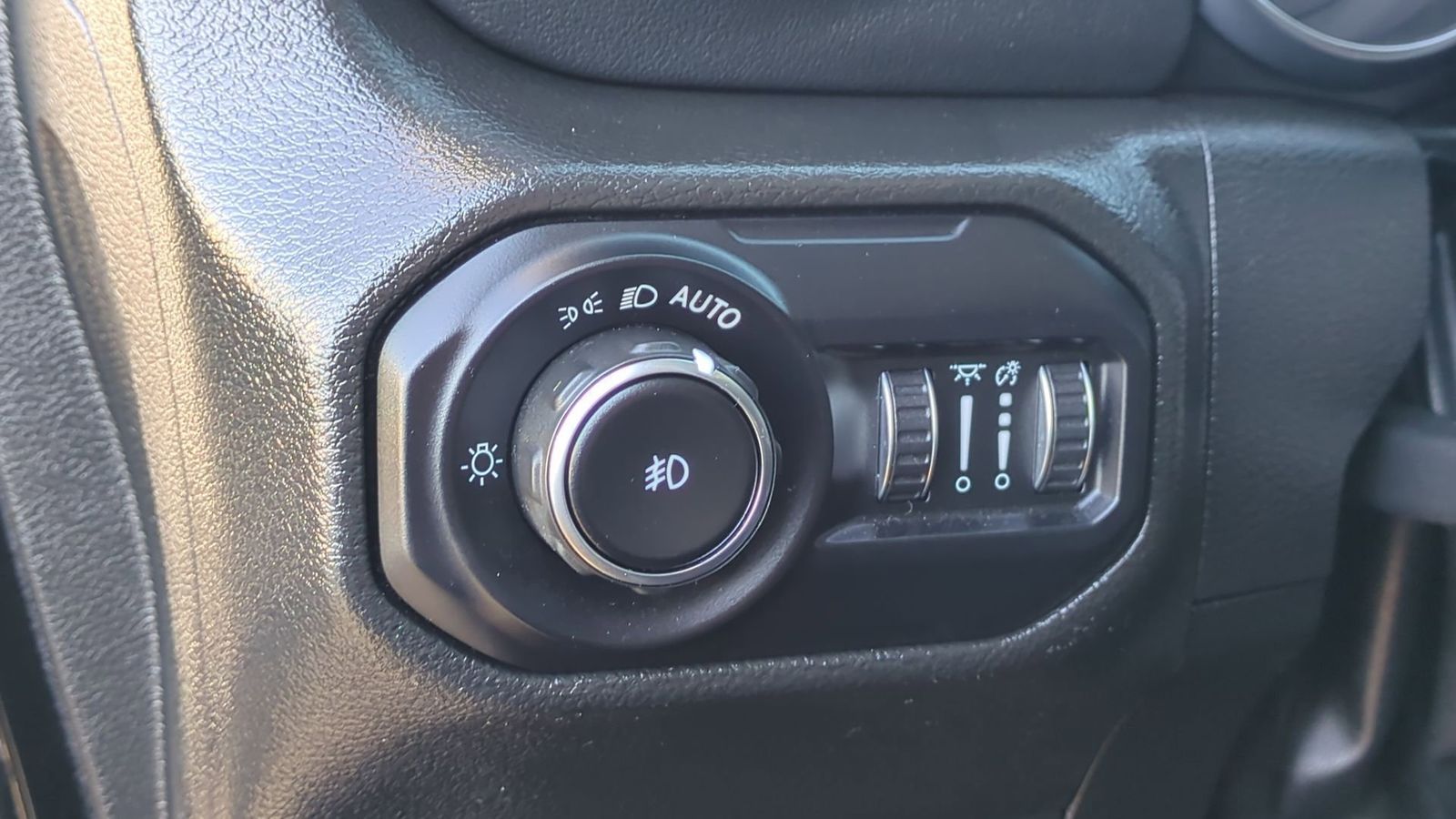 Thumbnail: 2022 Jeep Wrangler - 19