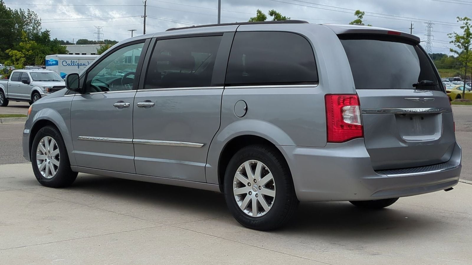 Thumbnail: 2014 Chrysler Town & Country - 4