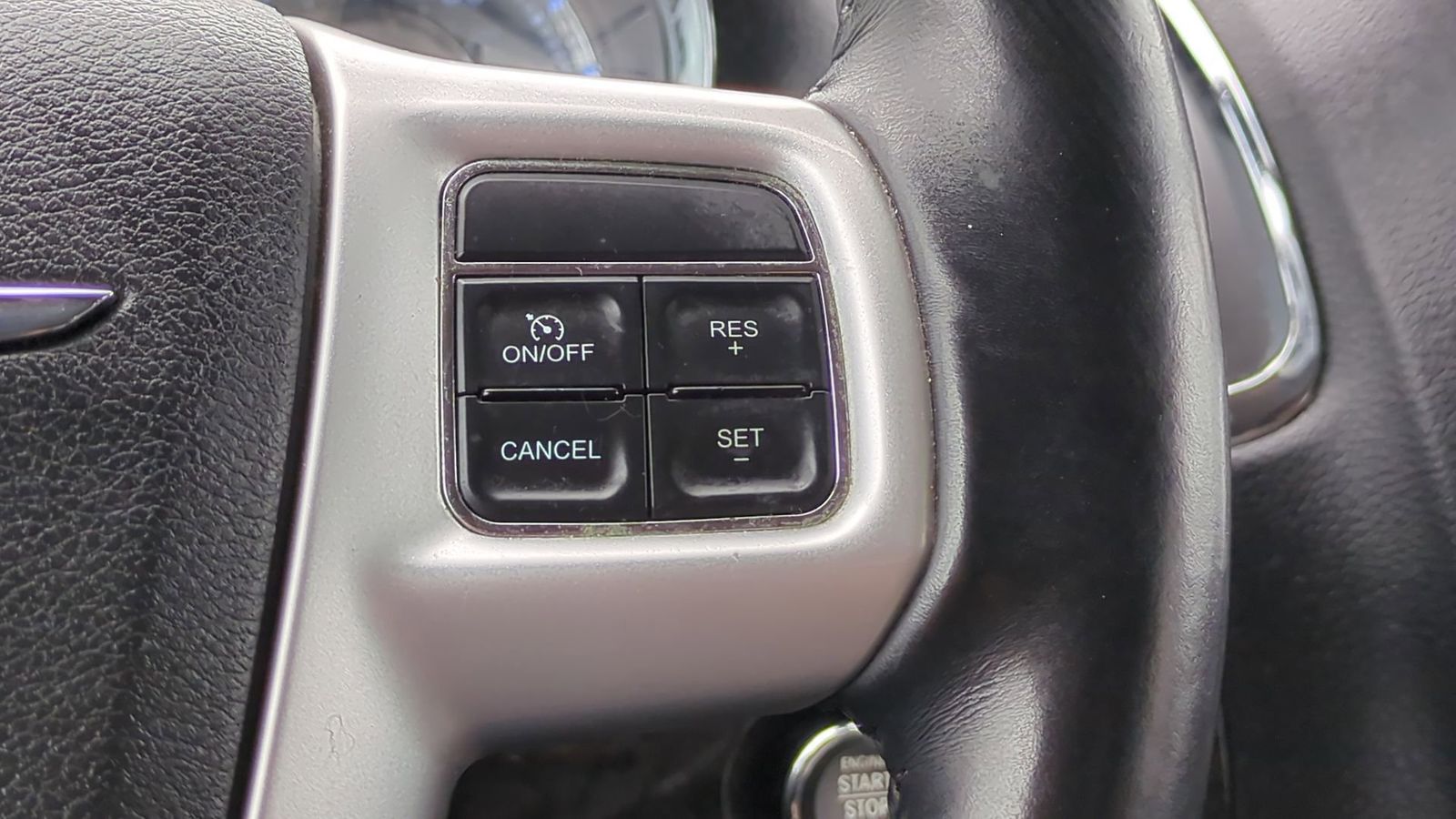 Thumbnail: 2014 Chrysler Town & Country - 27