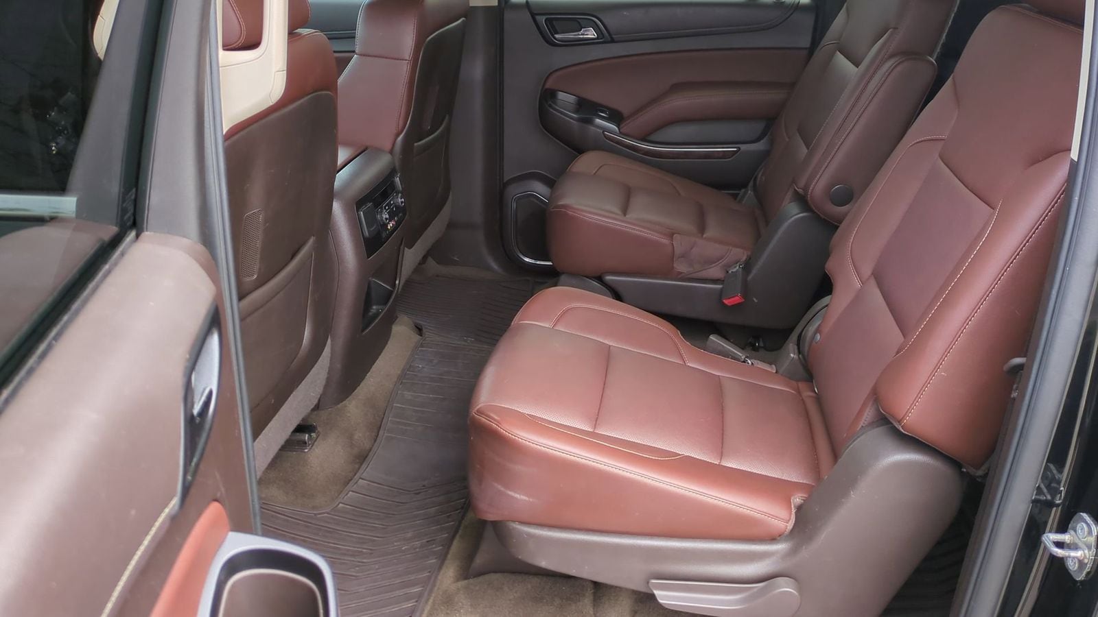 Thumbnail: 2016 Chevrolet Suburban - 12