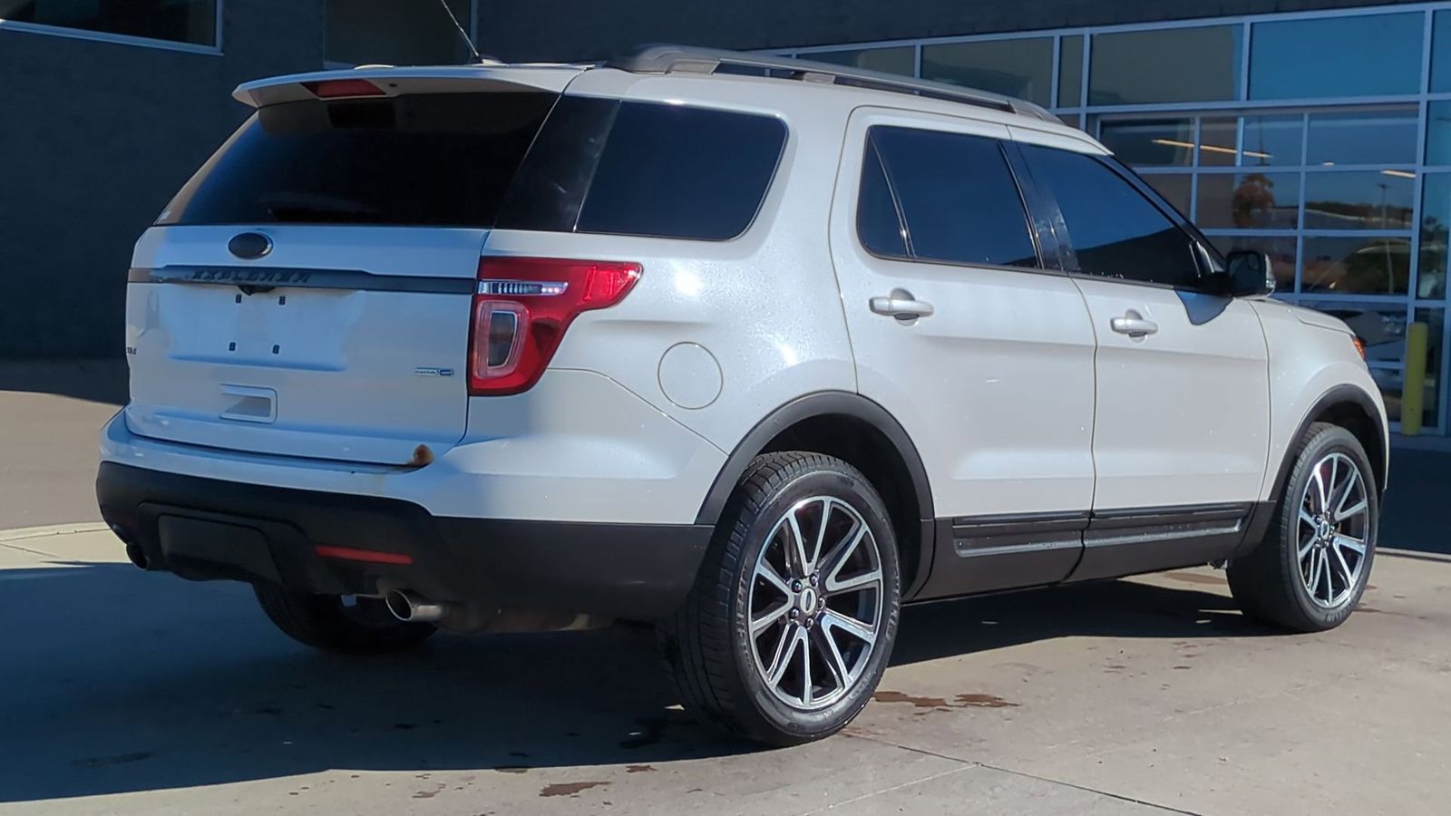 Thumbnail: 2015 Ford Explorer - 7