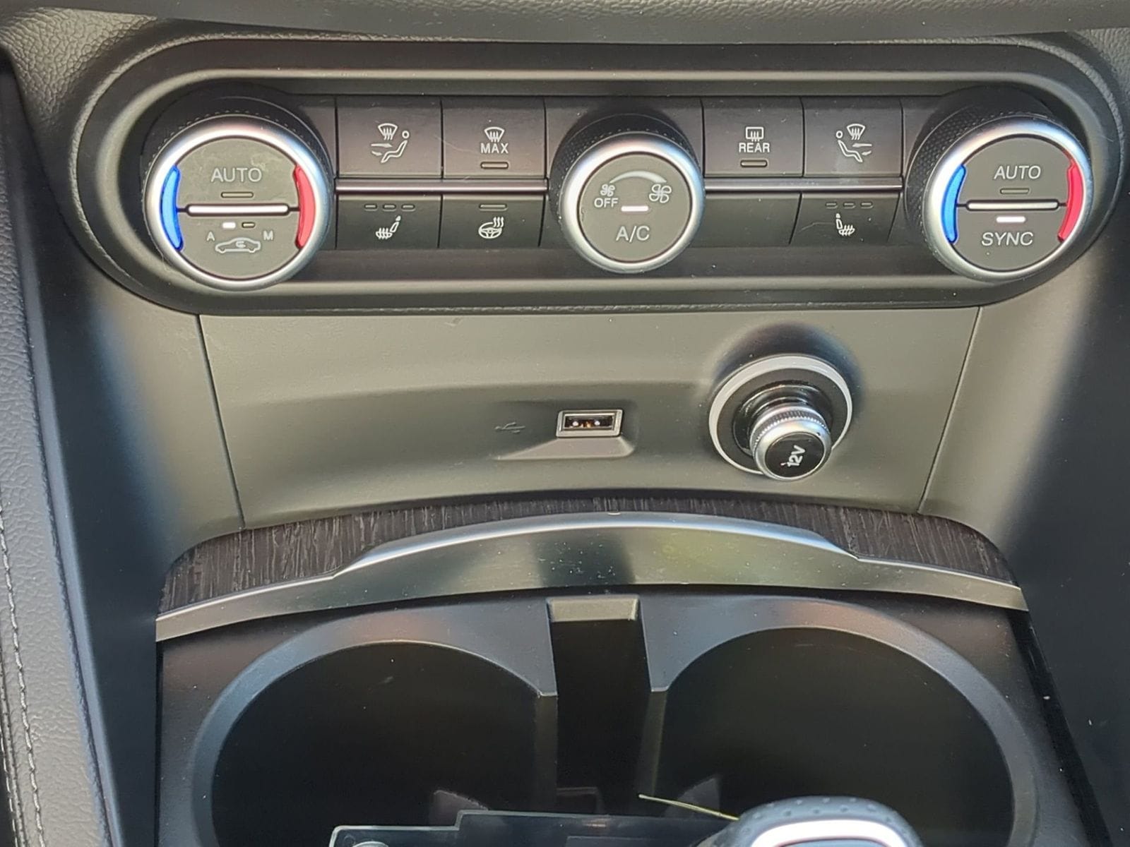 Thumbnail: 2023 Alfa Romeo Stelvio - 32