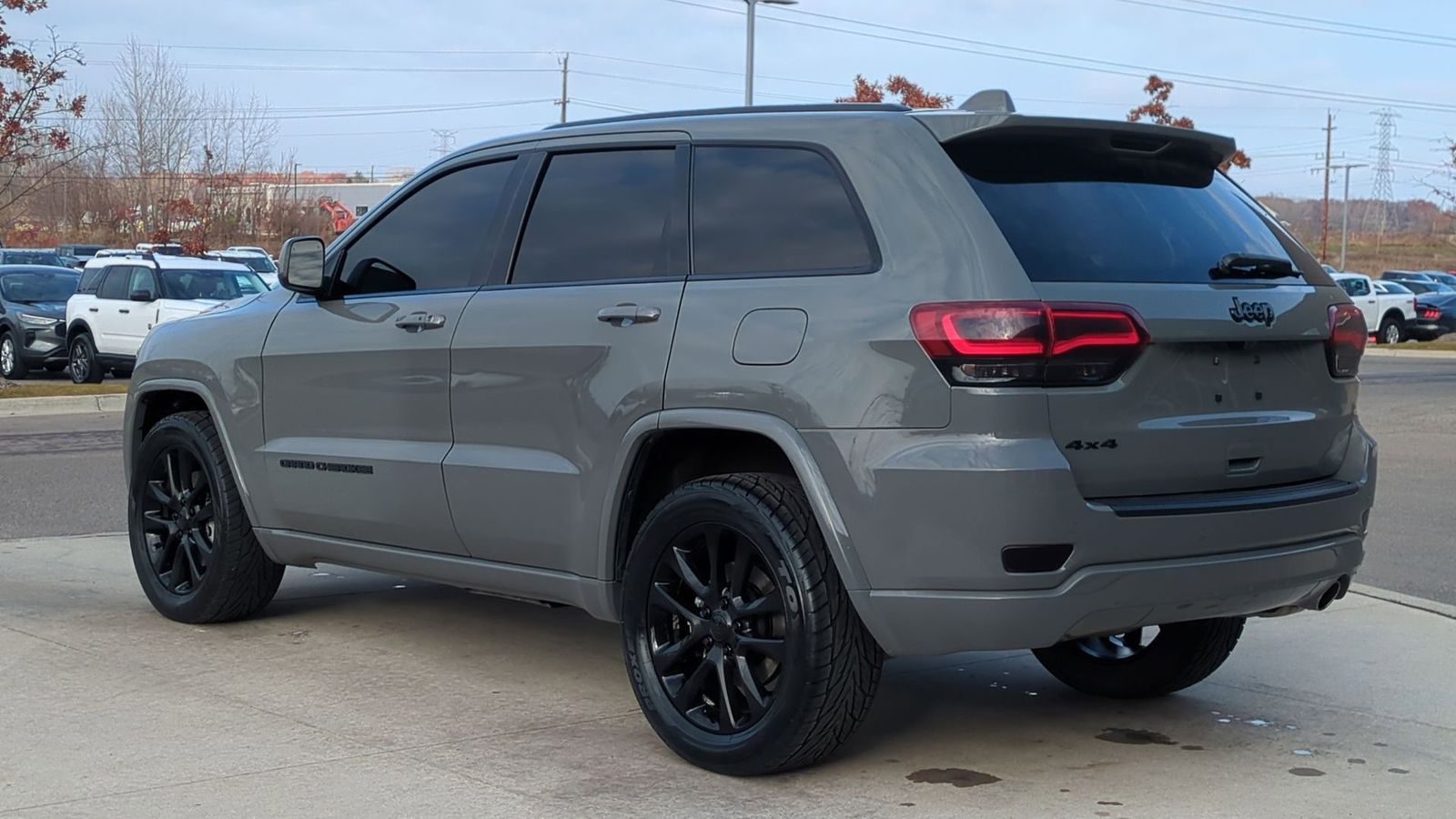 2021 Jeep Grand Cherokee Laredo X photo 2