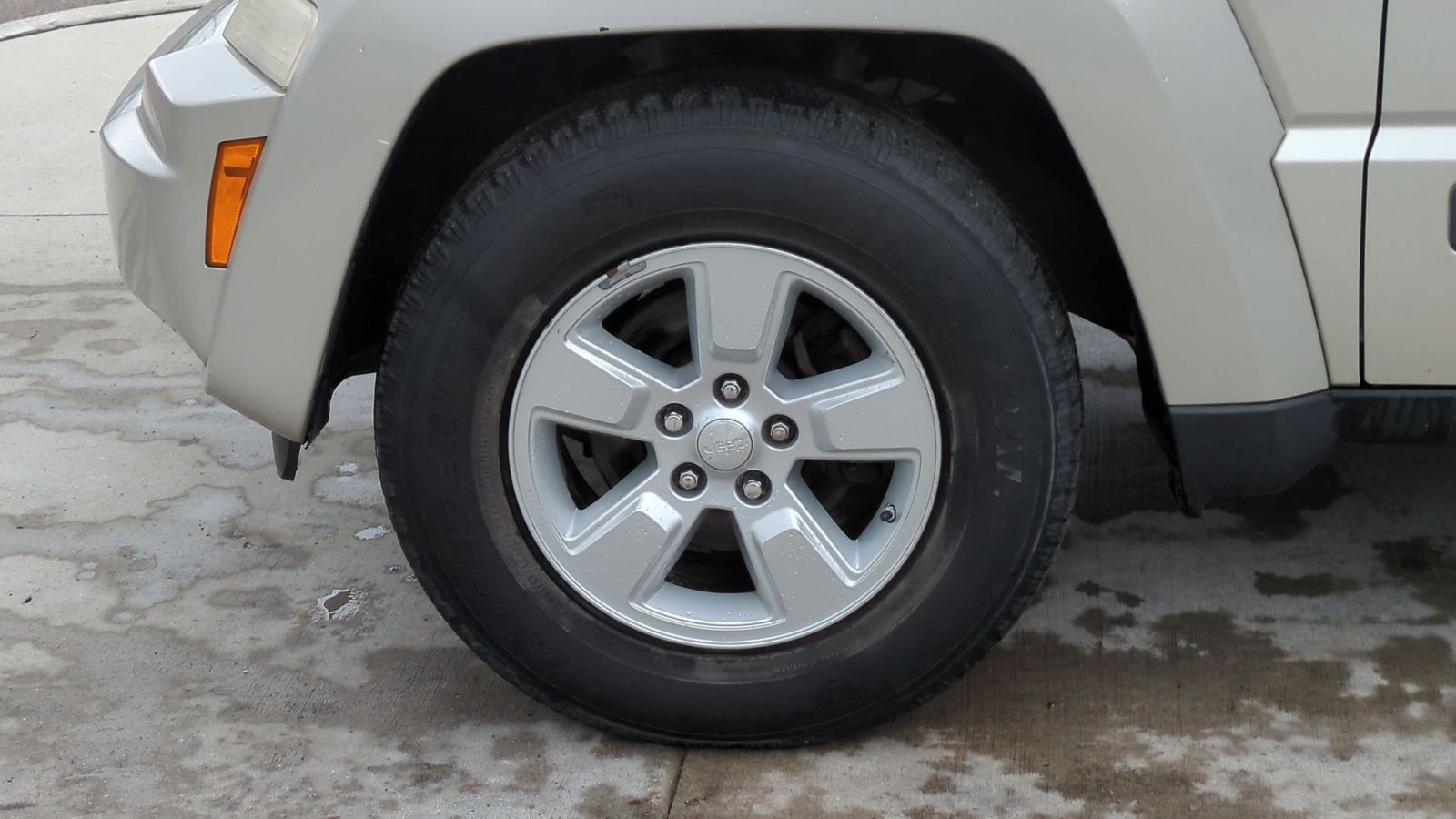 Thumbnail: 2009 Jeep Liberty - 13