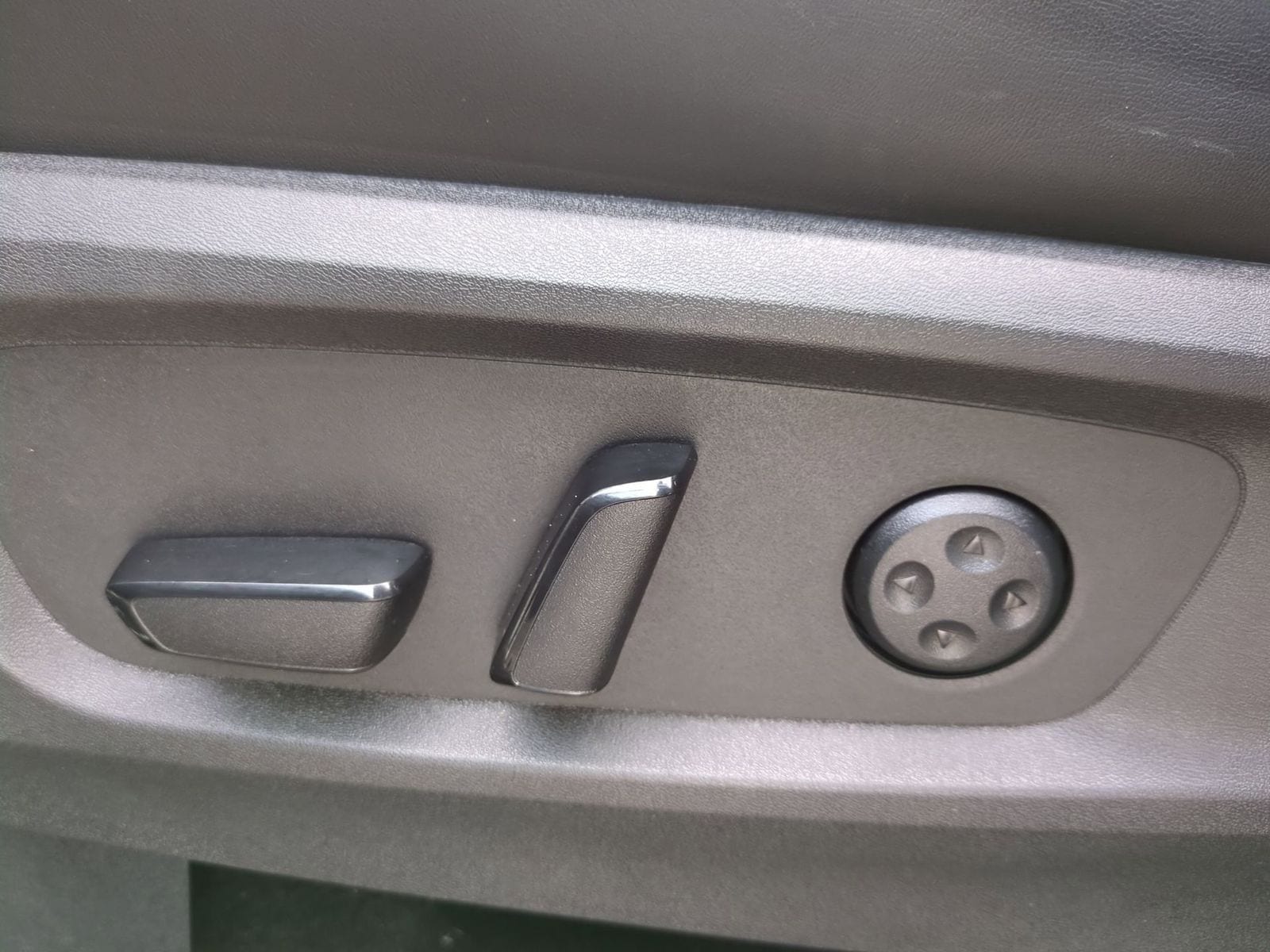 Thumbnail: 2023 INFINITI QX60 - 17