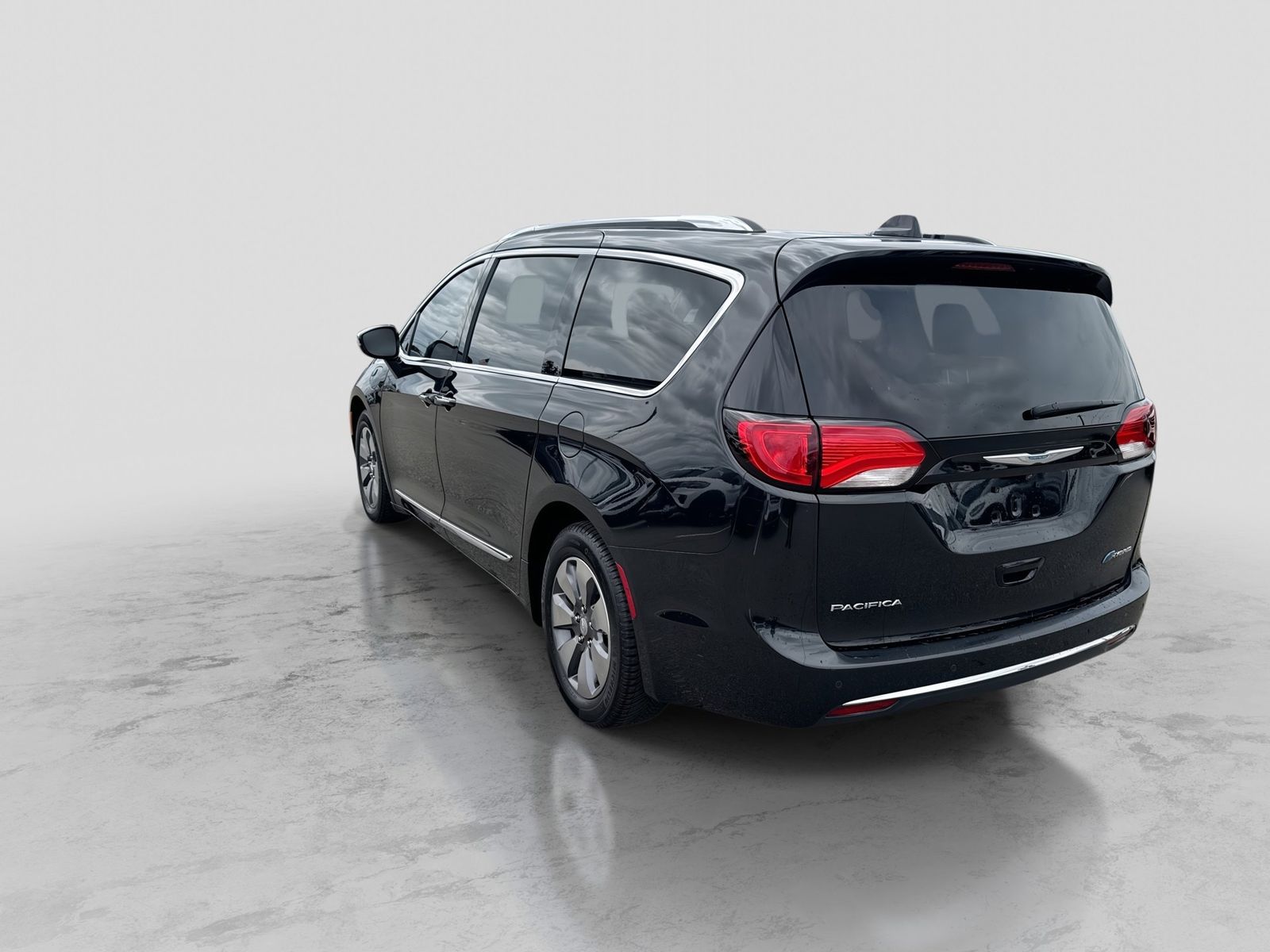 Thumbnail: 2018 Chrysler Pacifica - 4